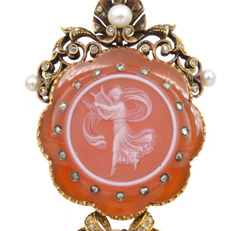 Antique Victorian 18K Gold Carved Agate Cameo Pendant with Pearls and Diamonds For Sale 1