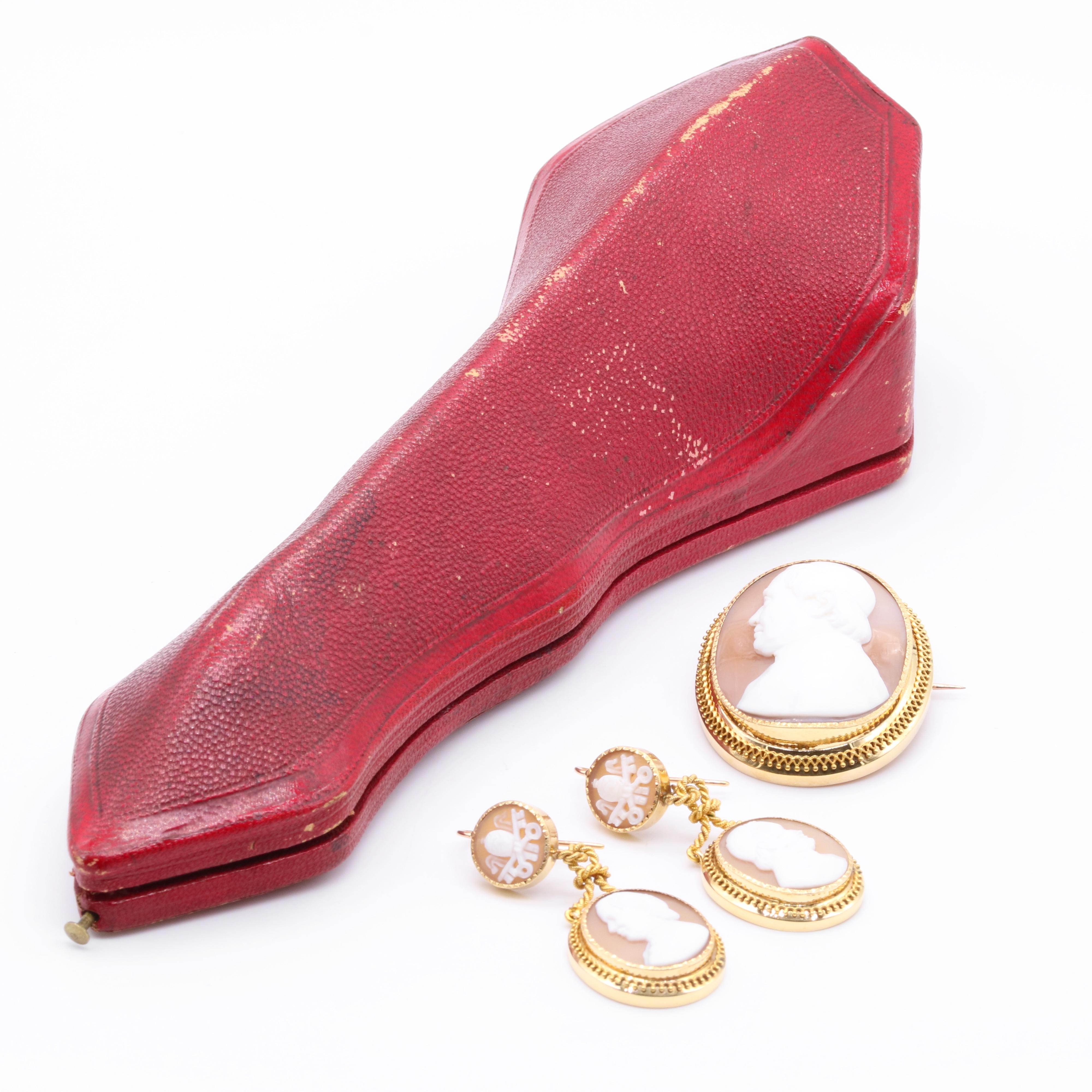 Antike viktorianische 18 Karat Gold geschnitzte Muschel-Kamee-Papanien-Brosche & Ohrringe Suite aus Ohrringen (Viktorianisch) im Angebot