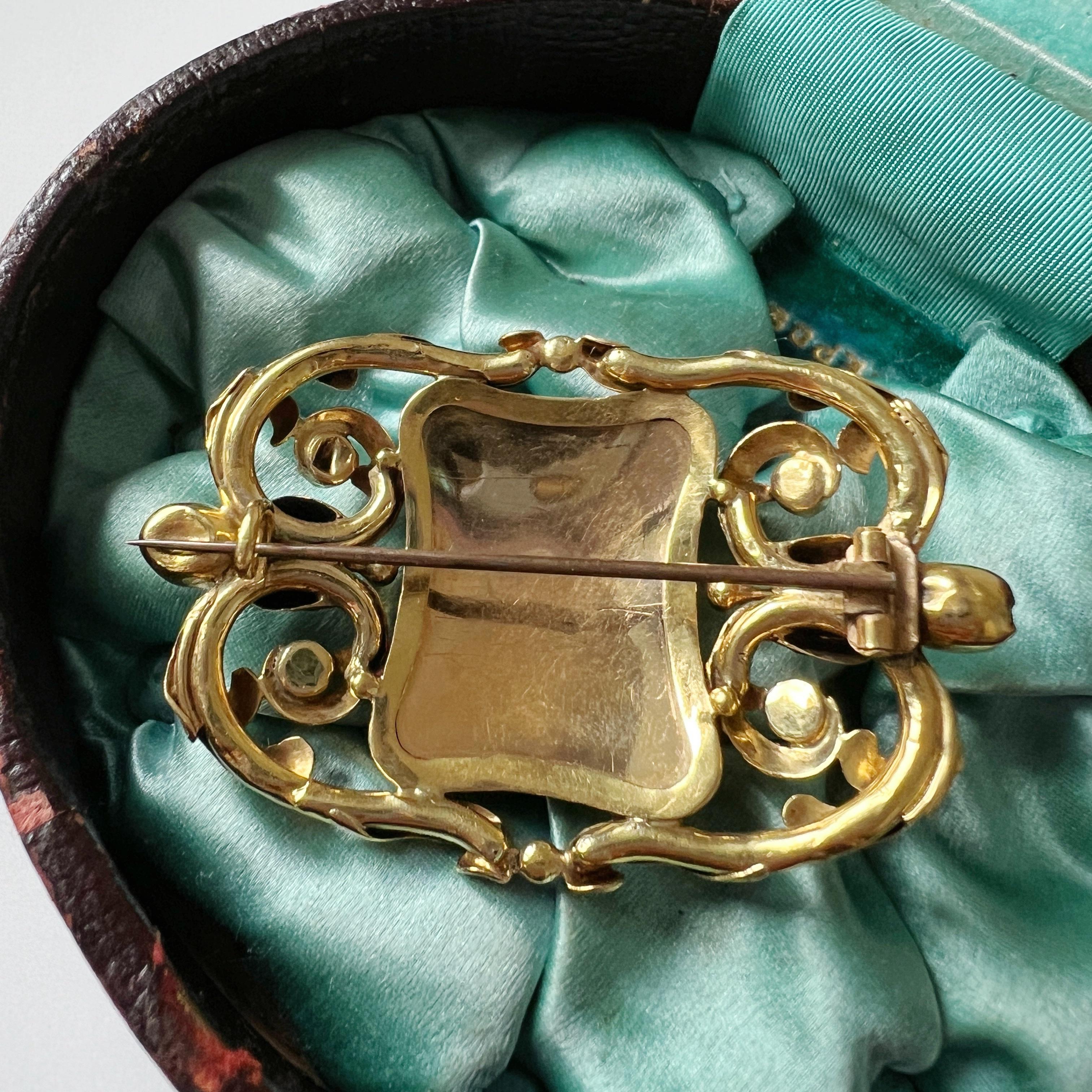 Antique Victorian 18K gold cherub brooch with emeralds and natural pearls For Sale 5
