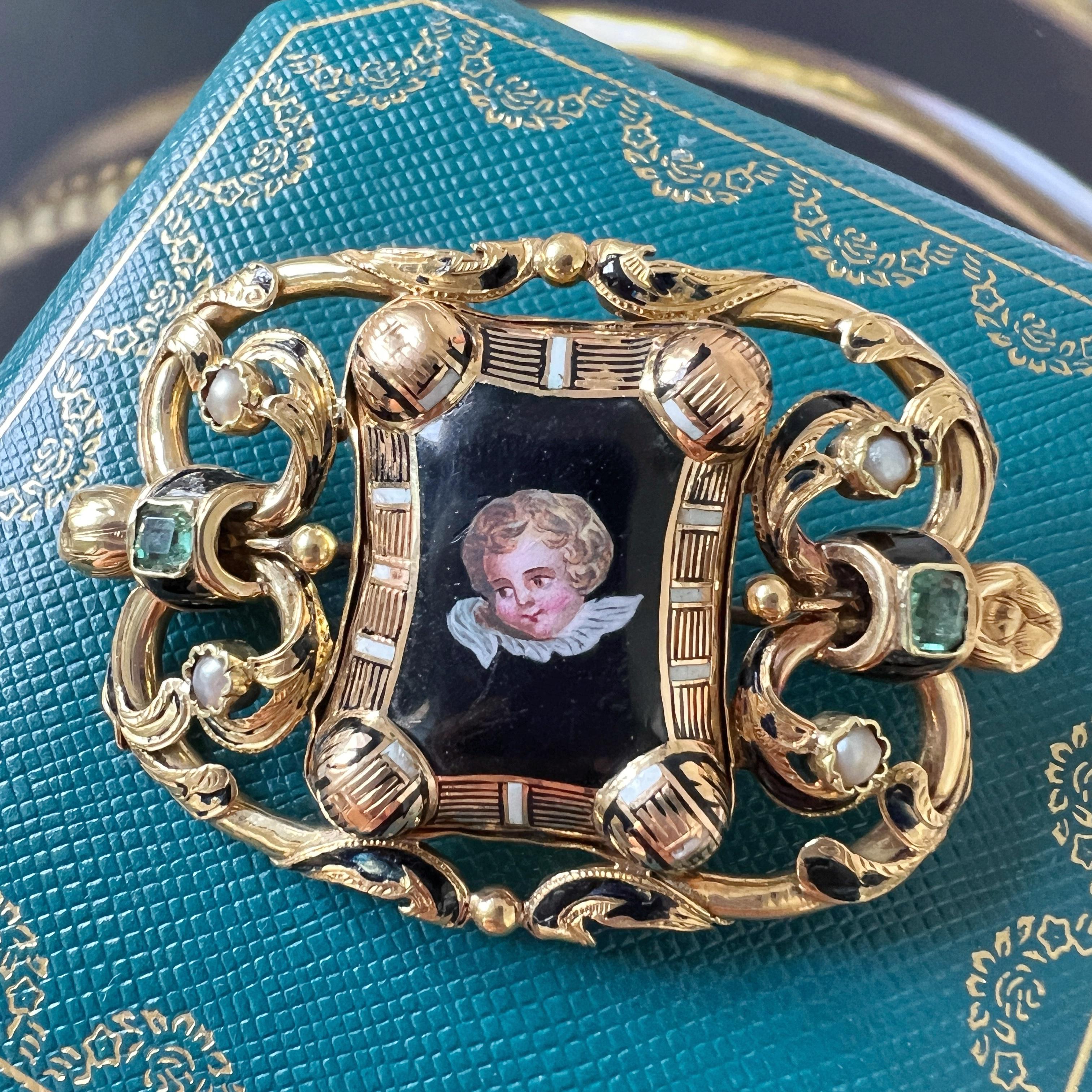 Antique Victorian 18K gold cherub brooch with emeralds and natural pearls For Sale 2