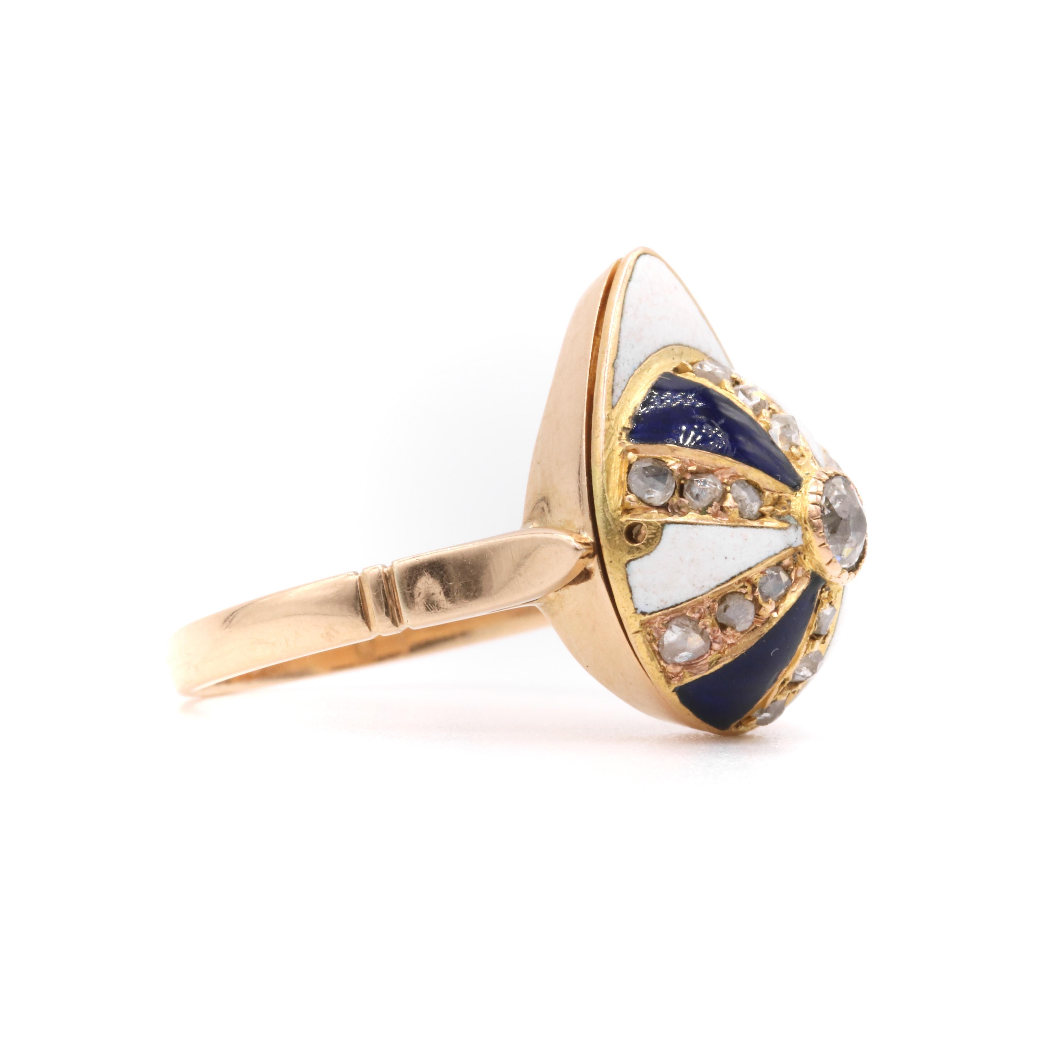 Antiker viktorianischer Polo-Kappenring aus 18 Karat Gold mit Diamanten und blauer und weißer Emaille im Zustand „Gut“ im Angebot in Staines-Upon-Thames, GB