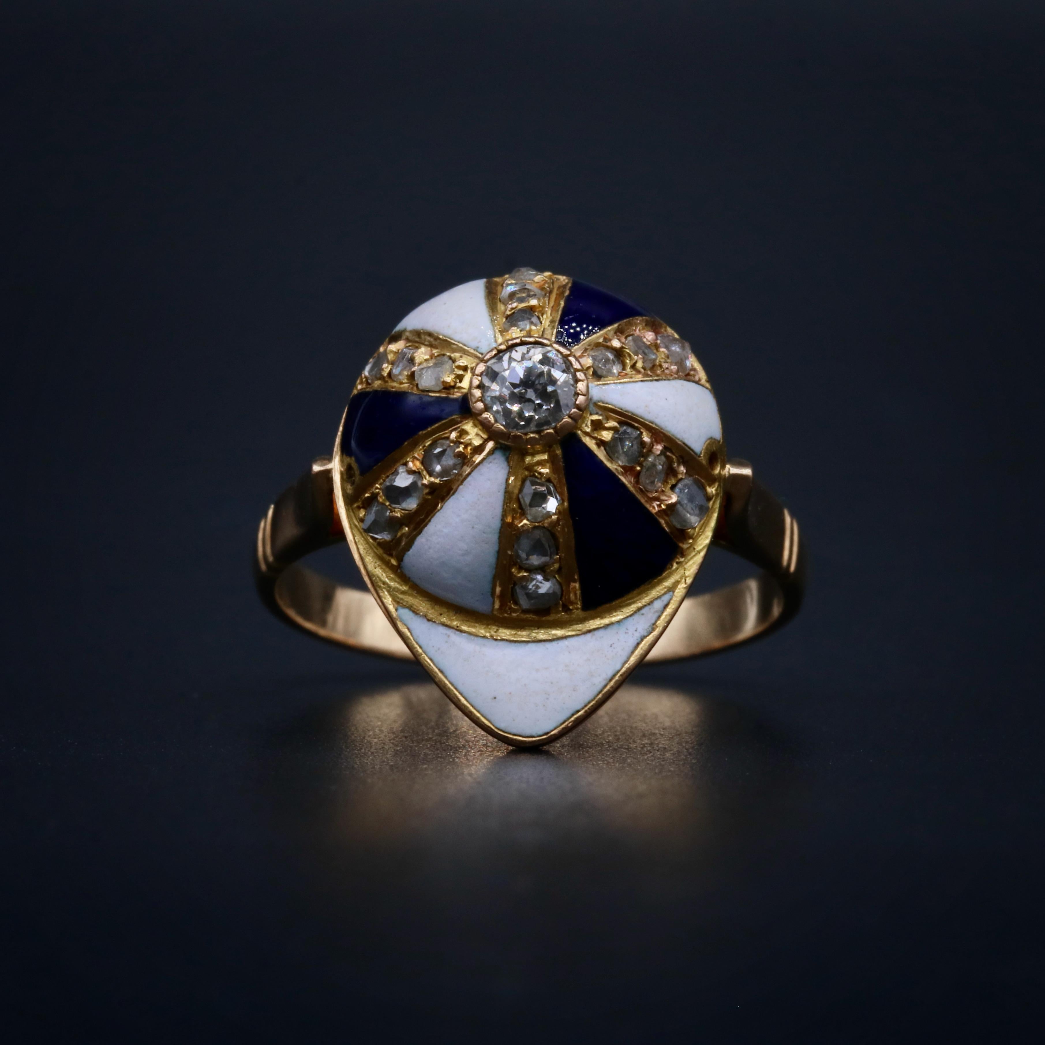 Bague polo victorienne ancienne en or 18 carats, diamants et émail bleu et blanc en vente 1