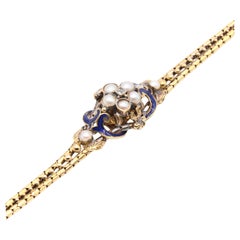Antiguo brazalete victoriano de oro de 18 quilates con diamantes, perlas y esmalte azul grabado
