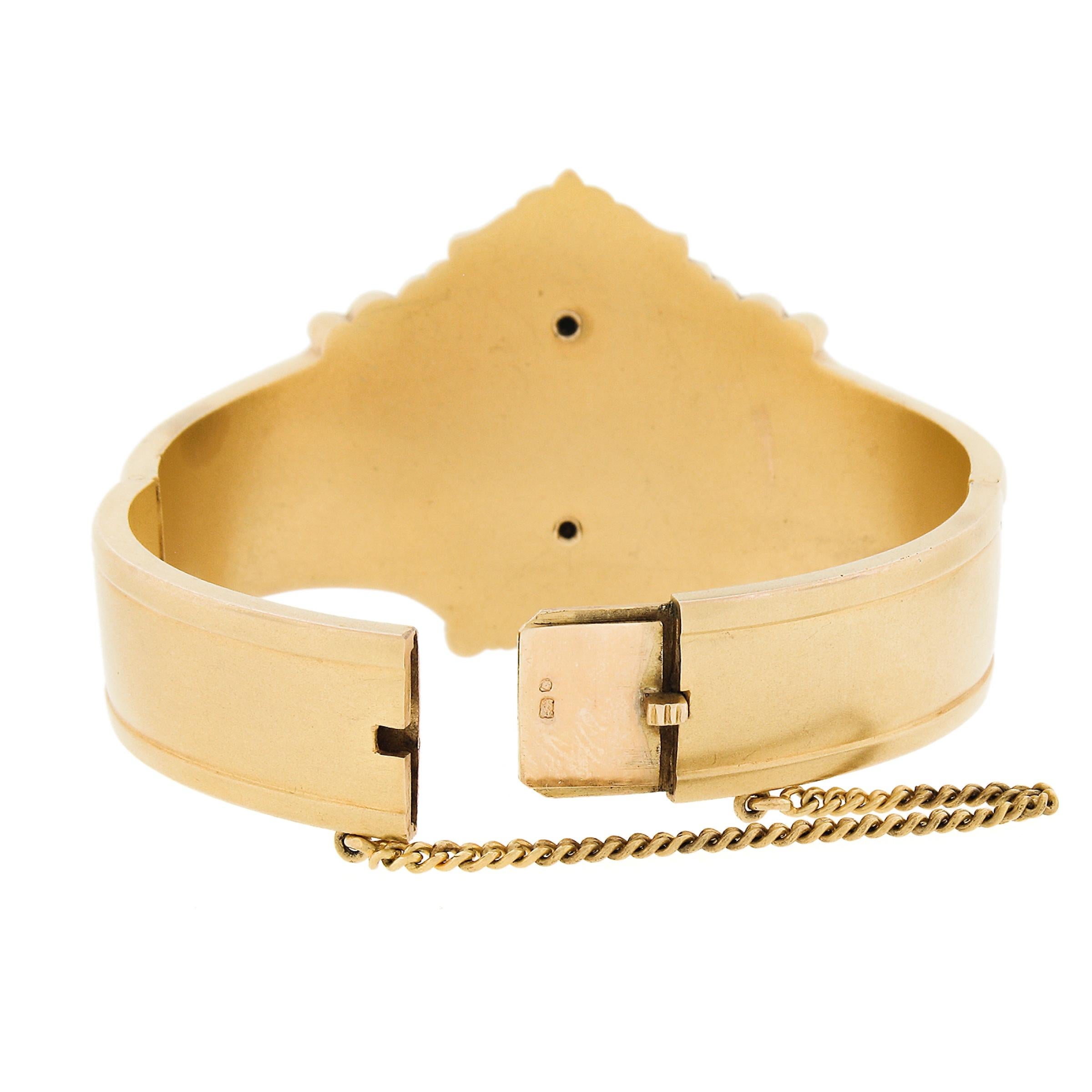 Femenino o masculino Antiguo brazalete victoriano de oro de 18 quilates con diamantes y esmalte de rubí repujado en venta