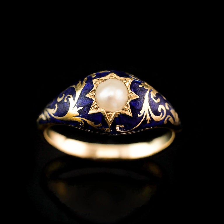 Antique Victorian 18K Gold Enamel & Pearl Ring with Scrolled Decorations c.1880 In Good Condition For Sale In London, GB