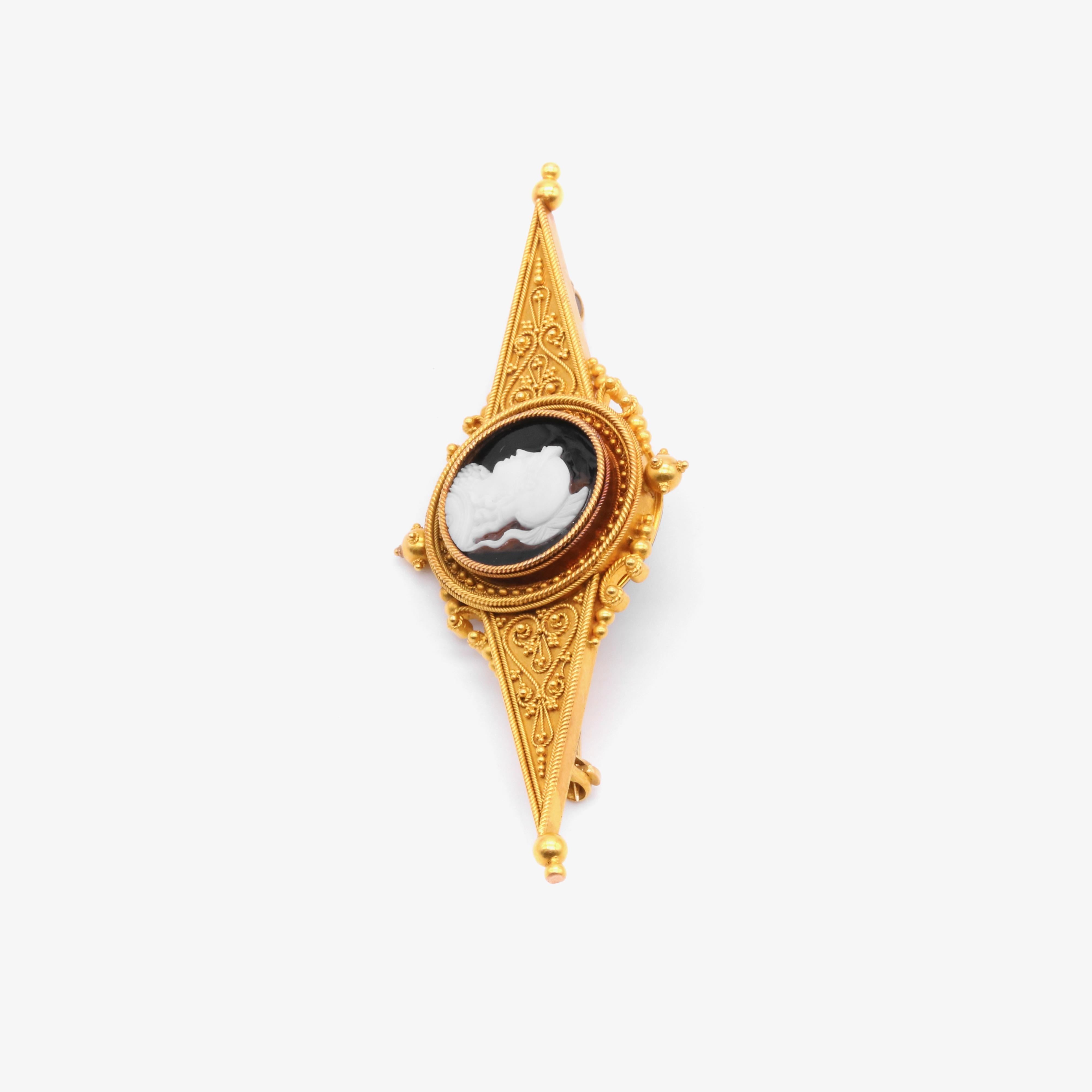 Spilla antica vittoriana in oro 18 carati Etruscan Revival con fascia di agata Athena Cameo in vendita 2