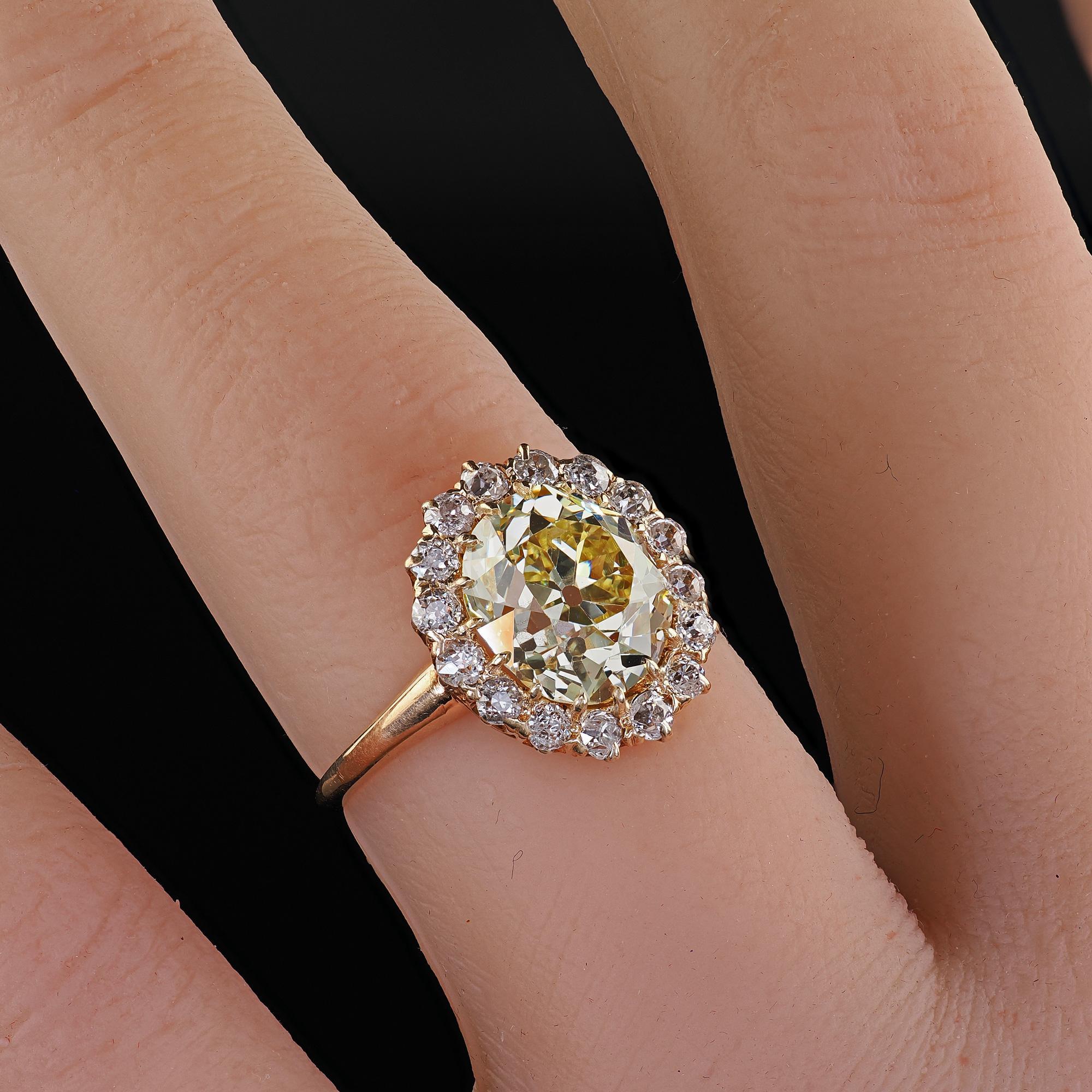 Bague de fiançailles victorienne ancienne en or 18K Fancy Yellow Old Mine Diamond - GIA en vente 5