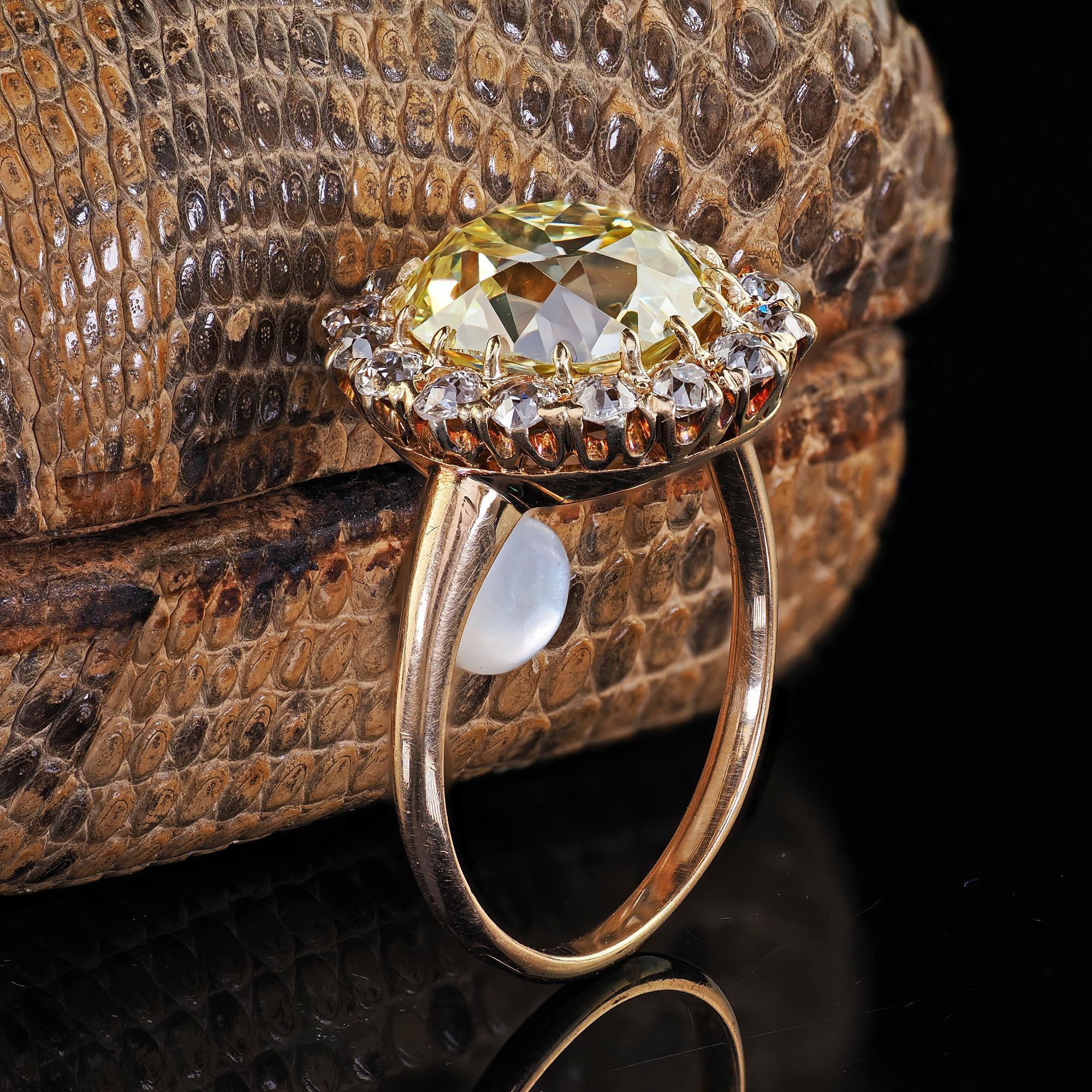 Victorien Bague de fiançailles victorienne ancienne en or 18K Fancy Yellow Old Mine Diamond - GIA en vente