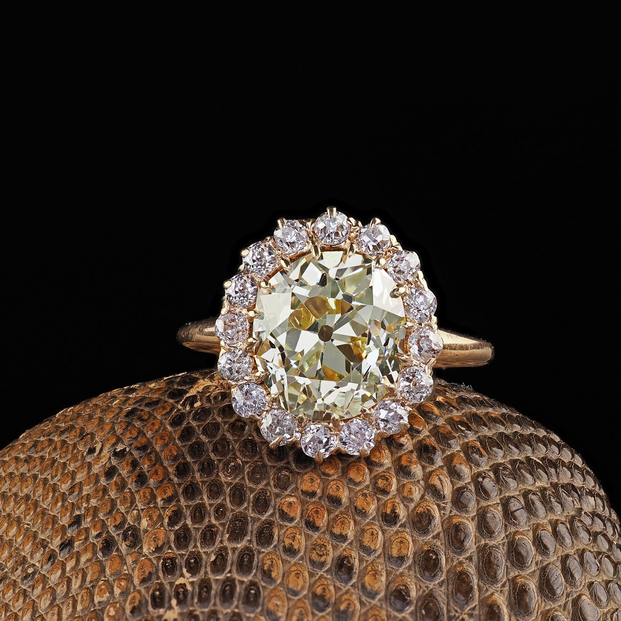 Taille vieille mine Bague de fiançailles victorienne ancienne en or 18K Fancy Yellow Old Mine Diamond - GIA en vente