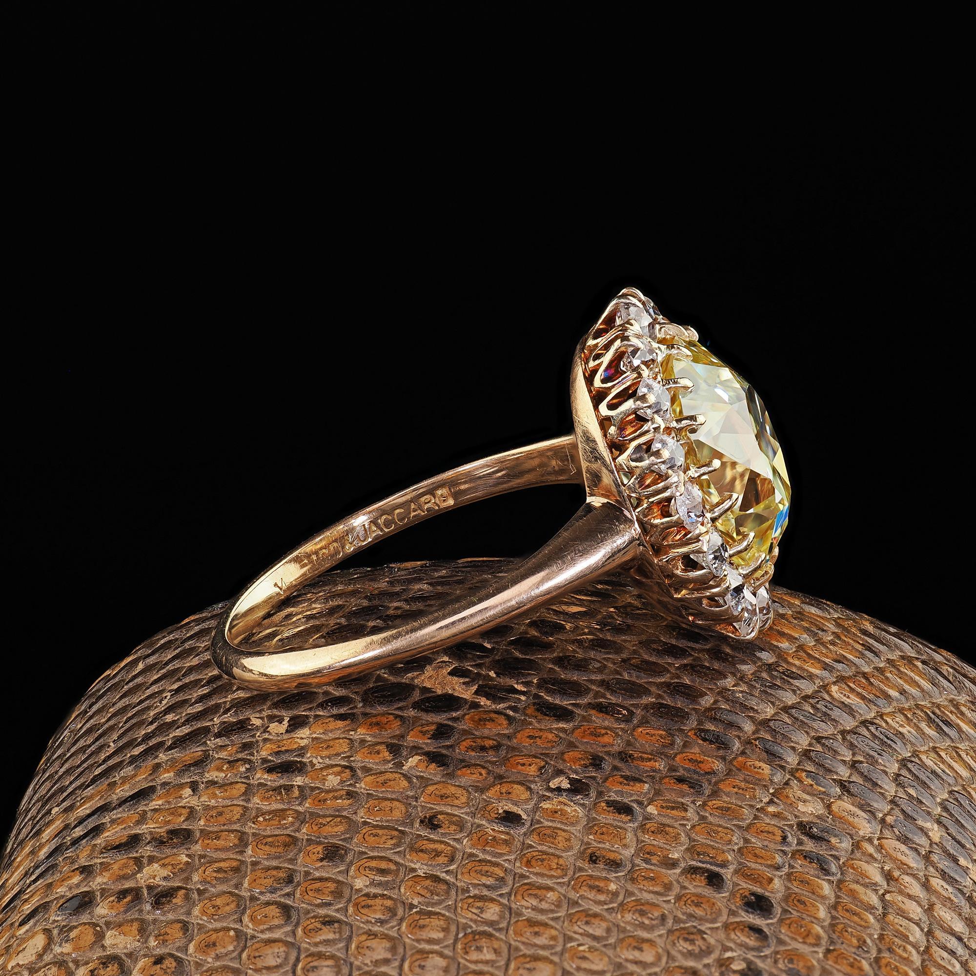 Bague de fiançailles victorienne ancienne en or 18K Fancy Yellow Old Mine Diamond - GIA Bon état - En vente à Great Neck, NY