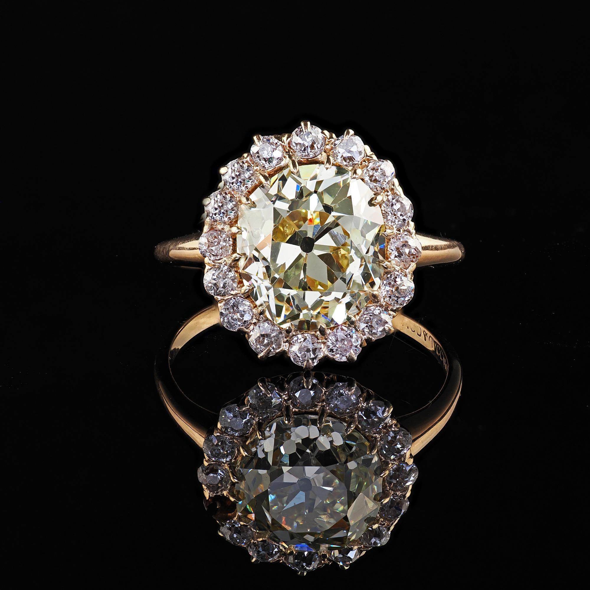 Bague de fiançailles victorienne ancienne en or 18K Fancy Yellow Old Mine Diamond - GIA en vente 2
