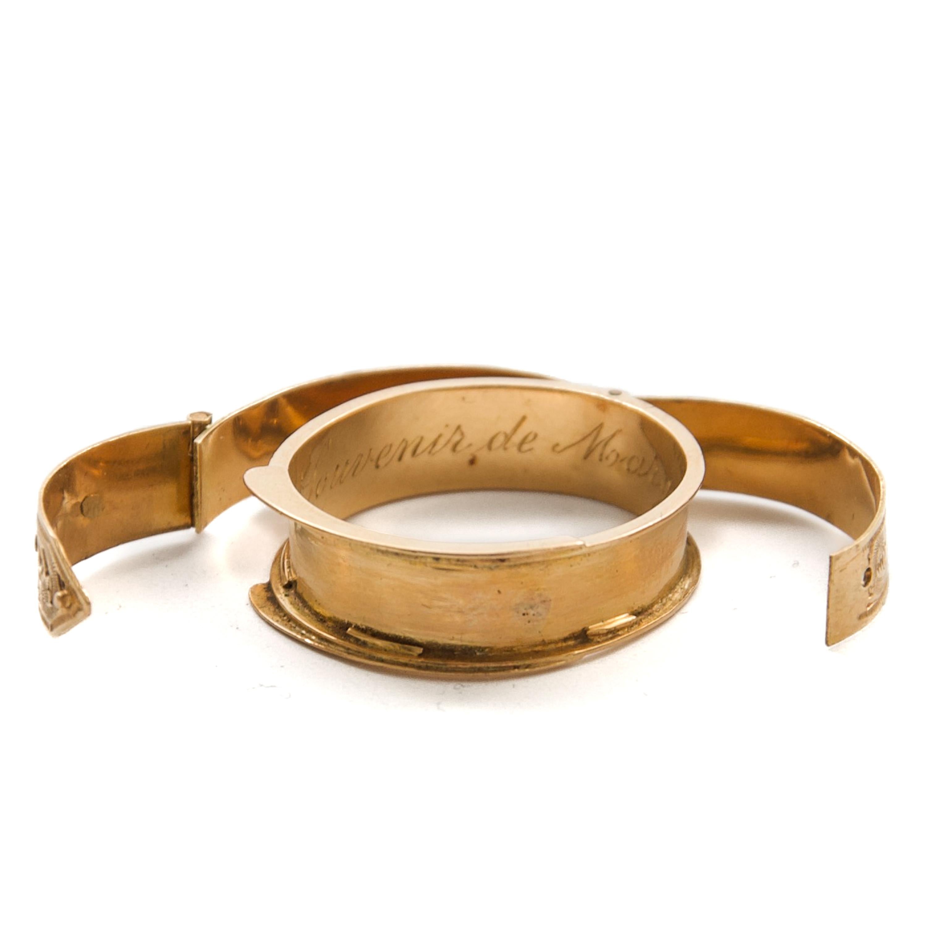 Victorien Ancienne bague victorienne en or 18 carats à gravure florale, 1860-1880 en vente