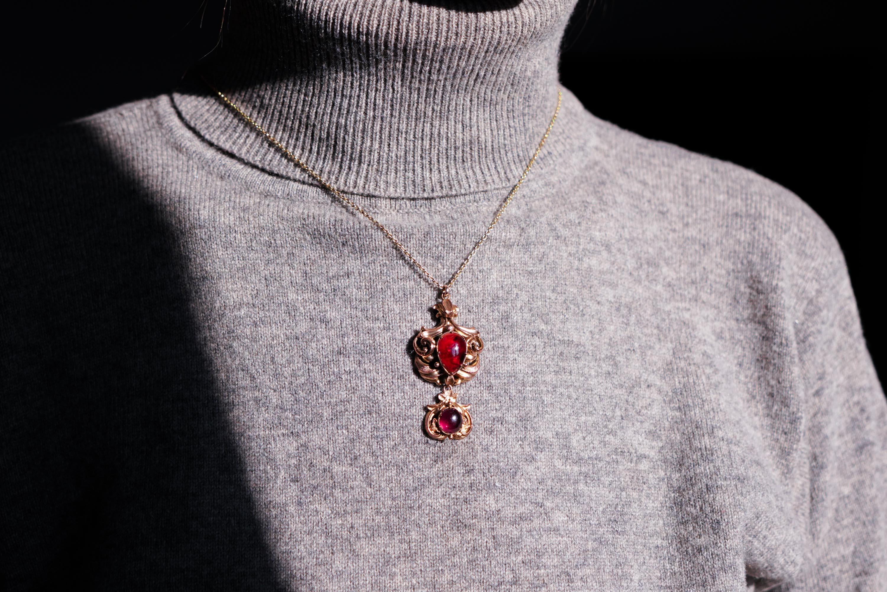 Early Victorian Antique Victorian 18k Gold Garnet Cabochon Necklace, C.1840 For Sale