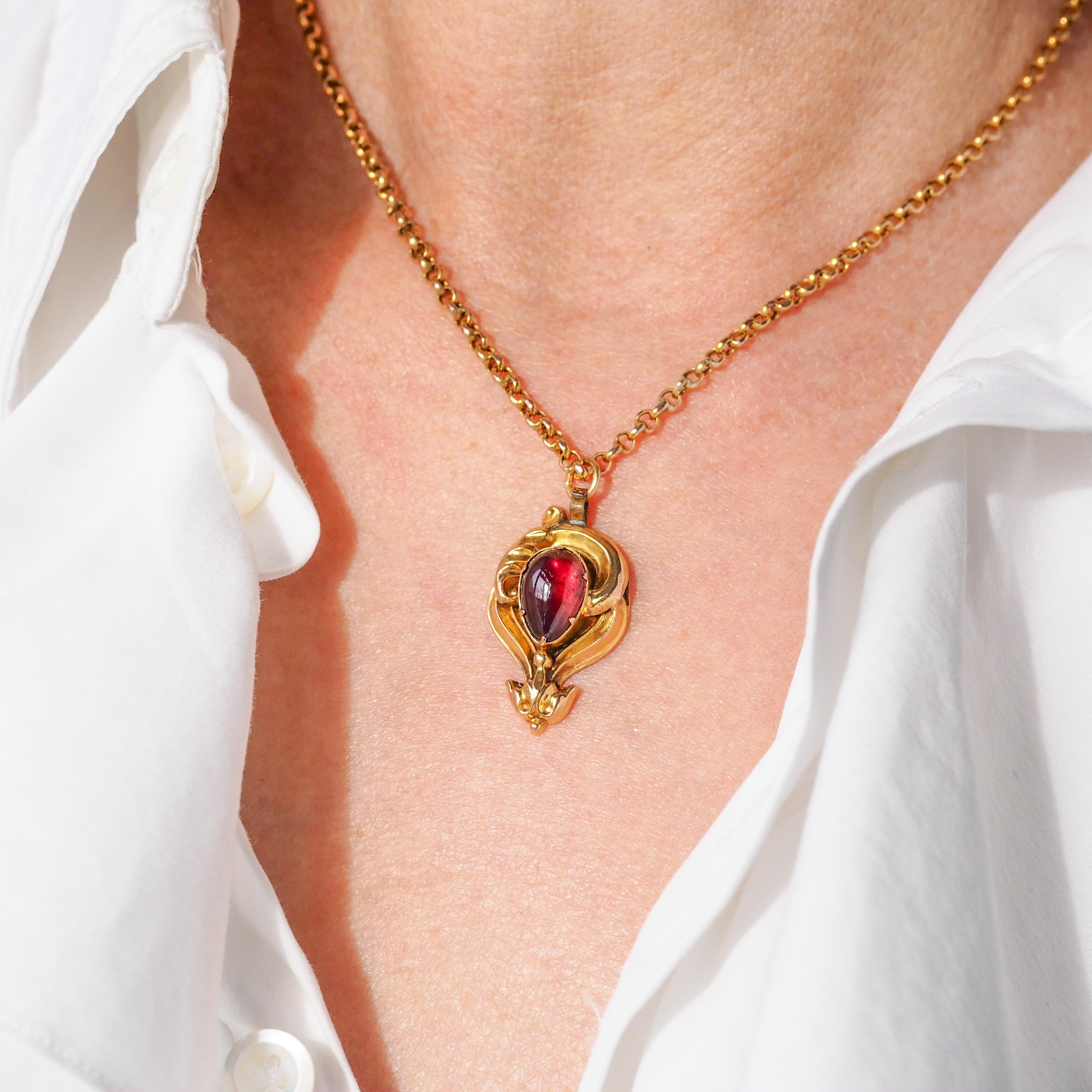 Antike viktorianische Halskette mit Anhänger aus 18 Karat Gold mit Granat-Cabochon-Anhänger - um 1840 im Zustand „Gut“ in London, GB