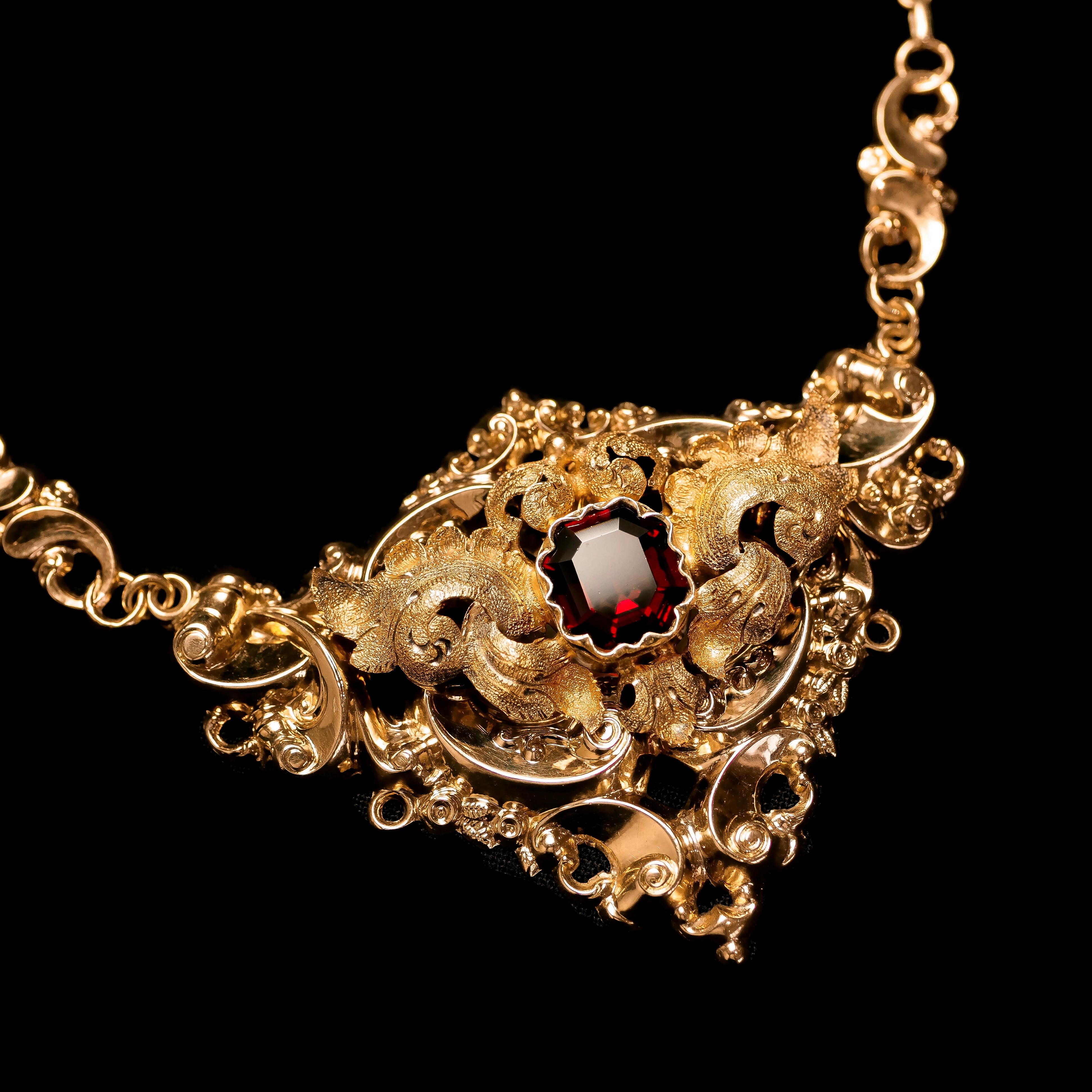 Antique Victorian 18K Gold Garnet Necklace in Baroque Revival Style, c.1840 5