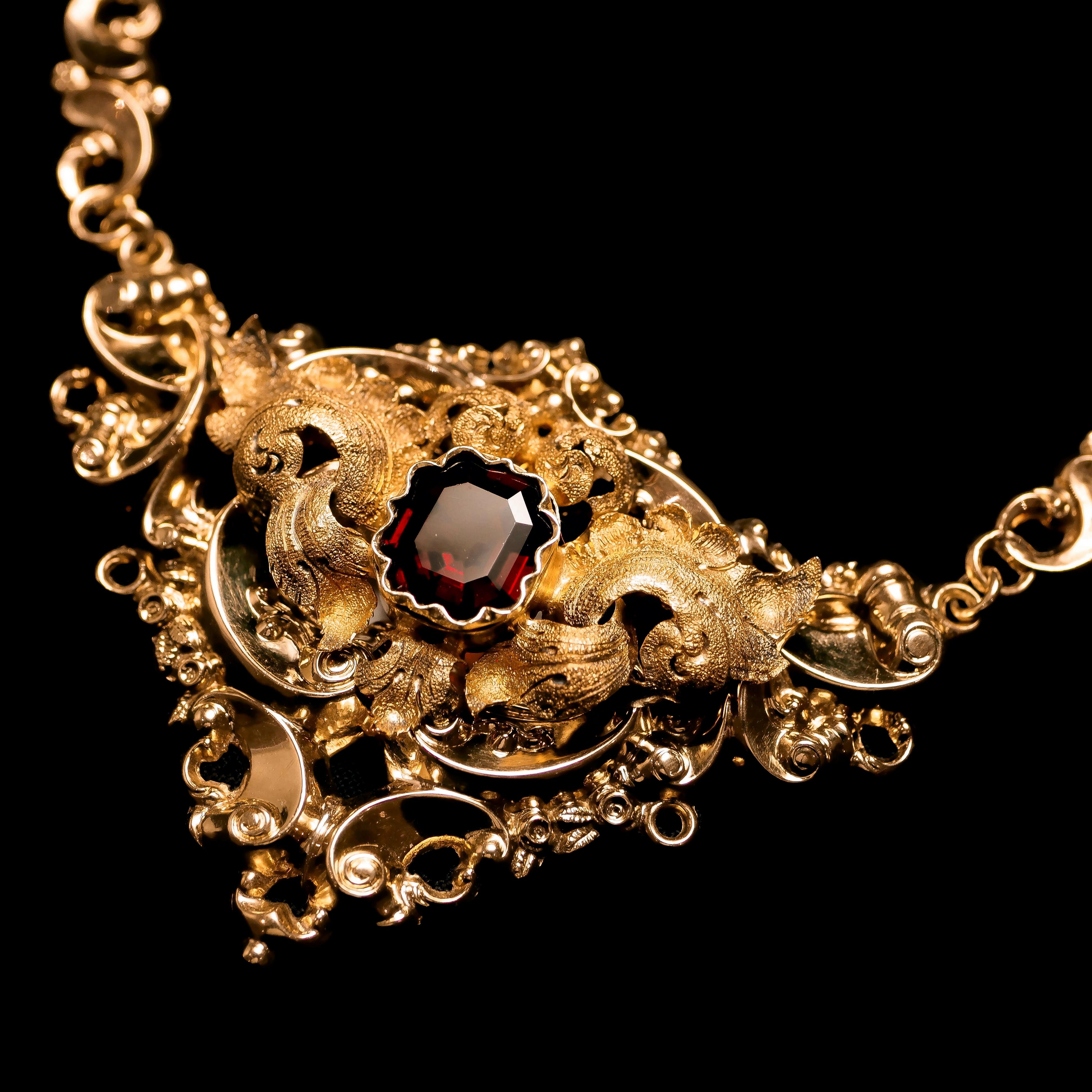 Antique Victorian 18K Gold Garnet Necklace in Baroque Revival Style, c.1840 6