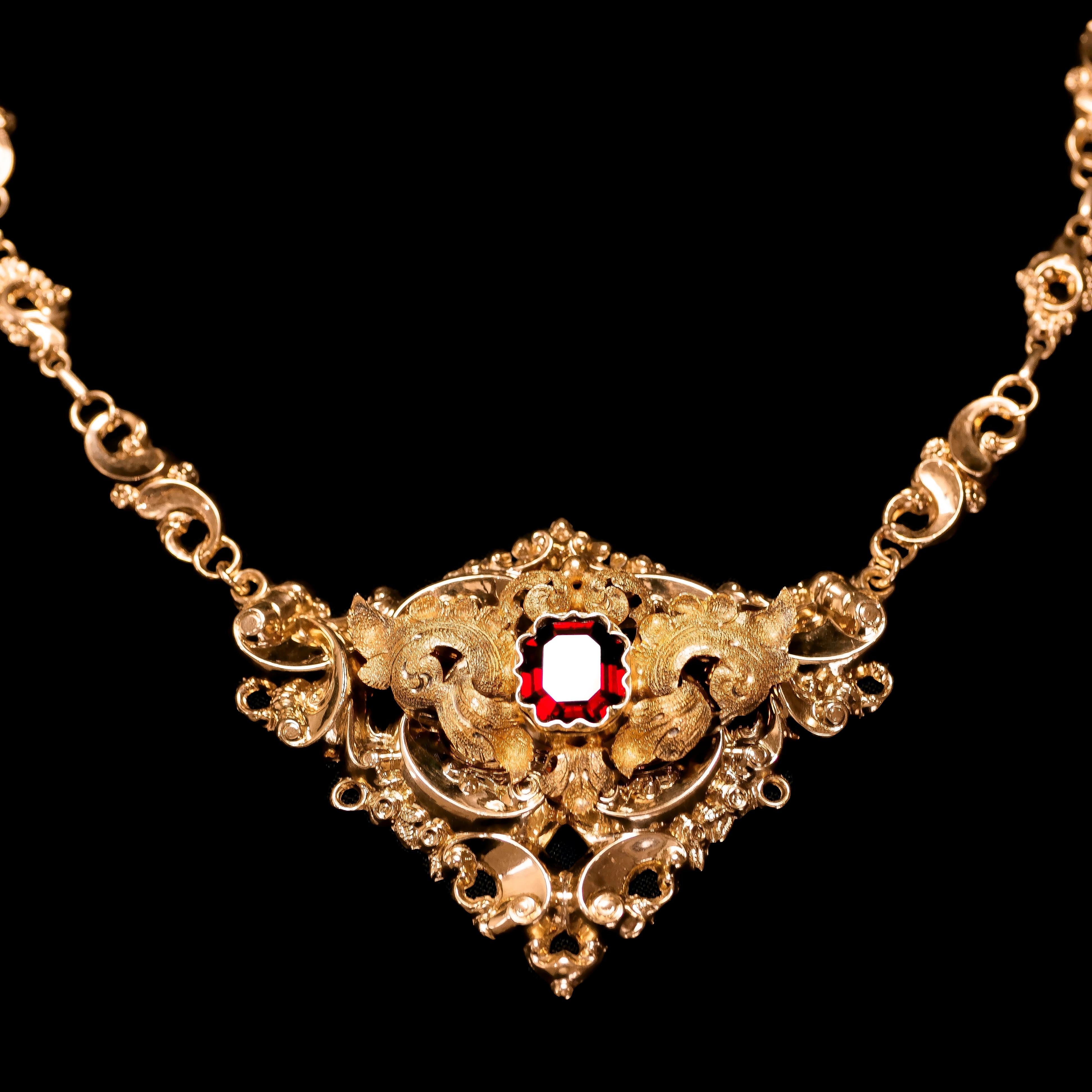 Women's or Men's Antique Victorian 18K Gold Garnet Necklace in Baroque Revival Style, c.1840