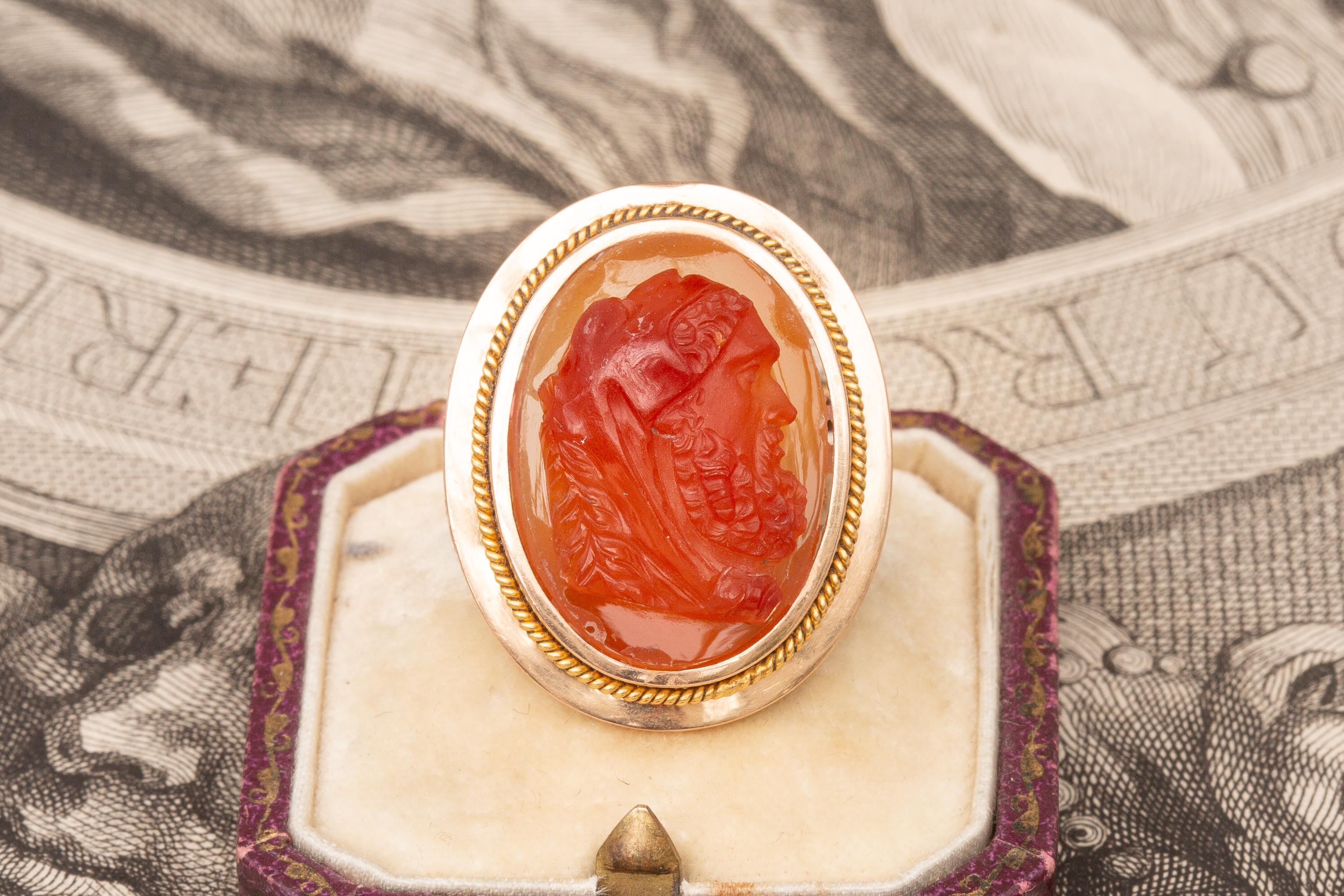 Antique Victorian 18k Gold Hardstone Agate Intaglio Cameo Ring Bust of Hercules In Good Condition In London, GB