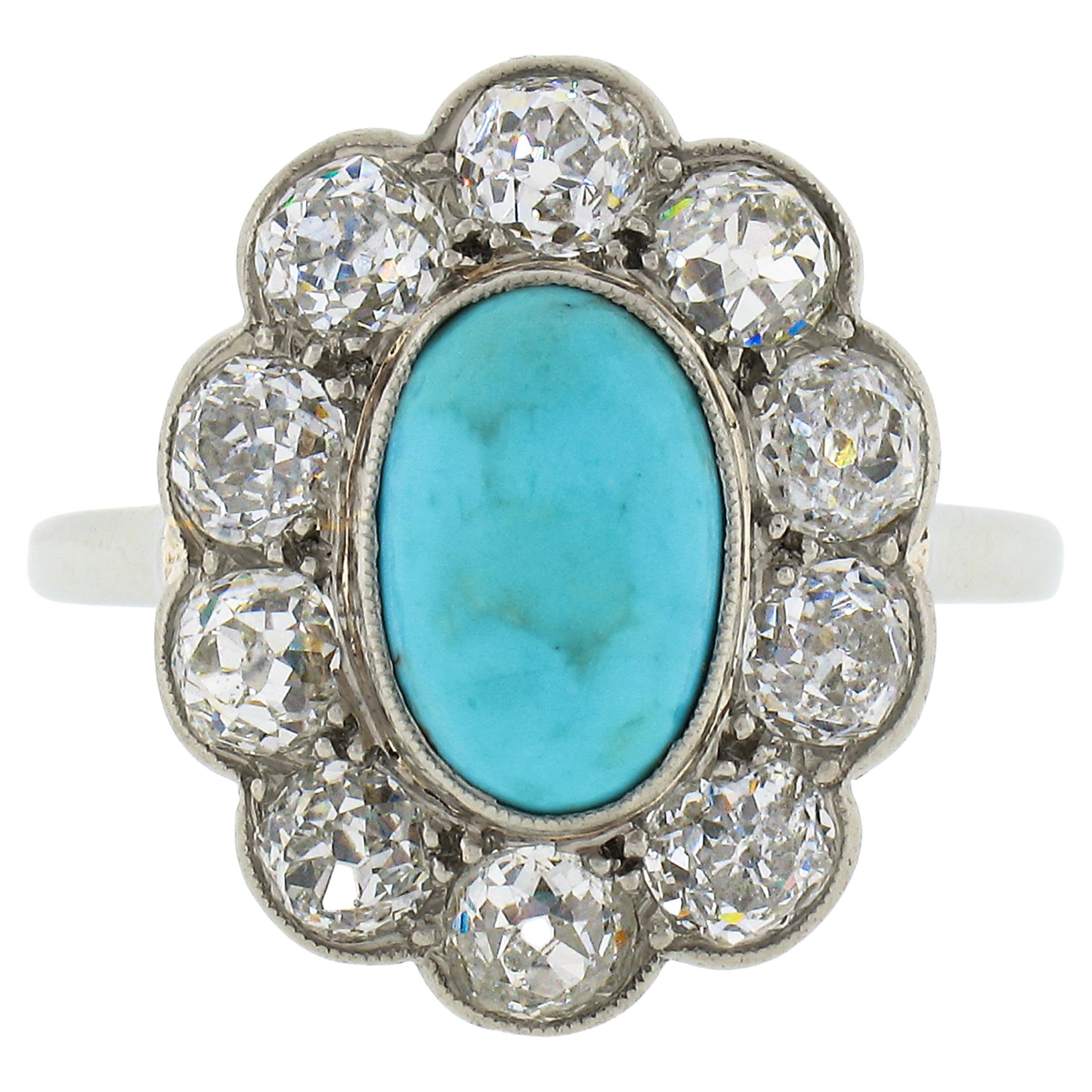 Bague victorienne ancienne en or 18 carats avec turquoise cabochon ovale et halo de diamants taille mine