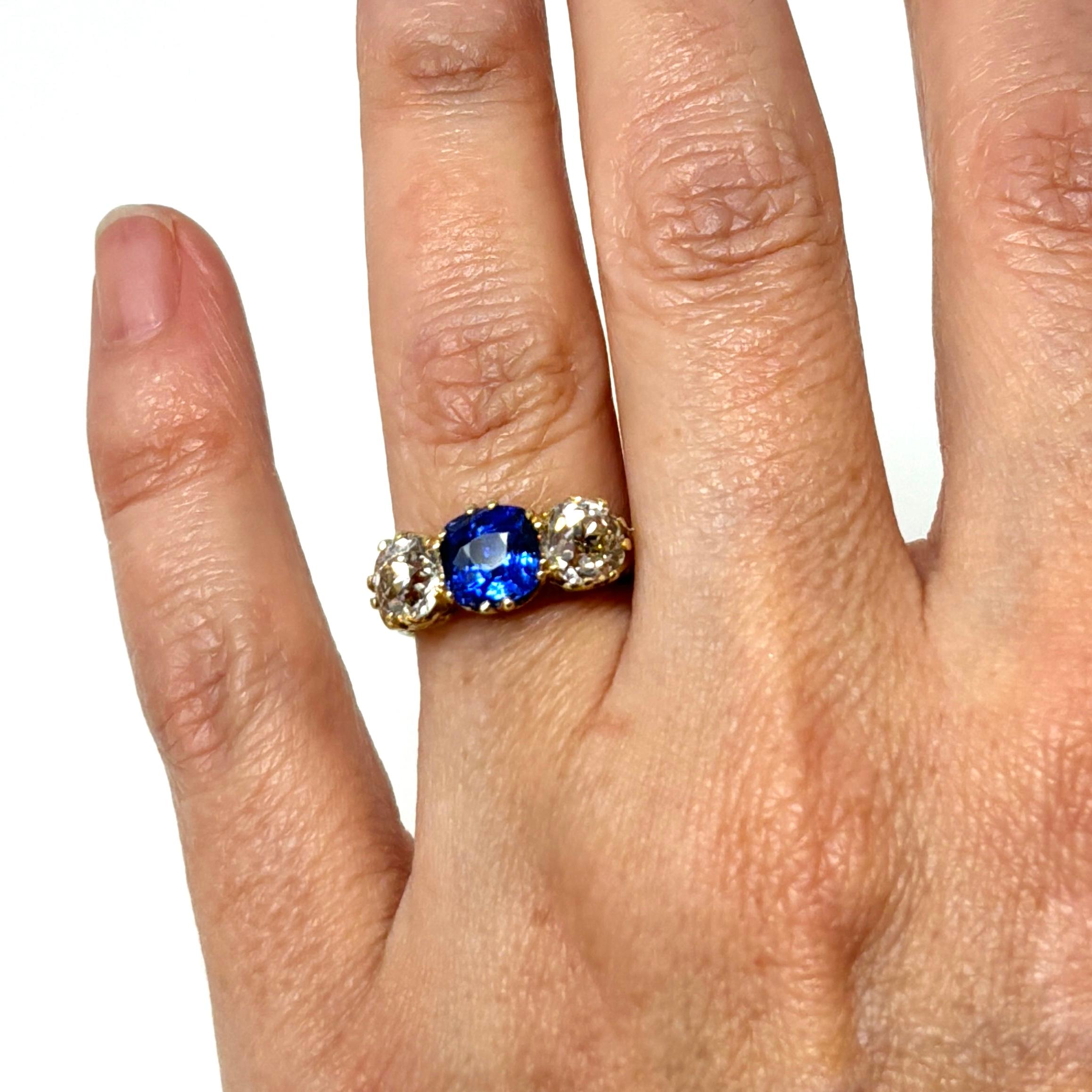 Antique Victorian 18K Gold Sapphire and Diamond Ring, Circa 1880-90 For Sale 4