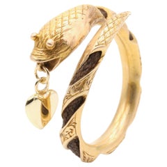 Antike viktorianische 18K Gold Schlange Hairwork Trauer Ring mit Herz Charme