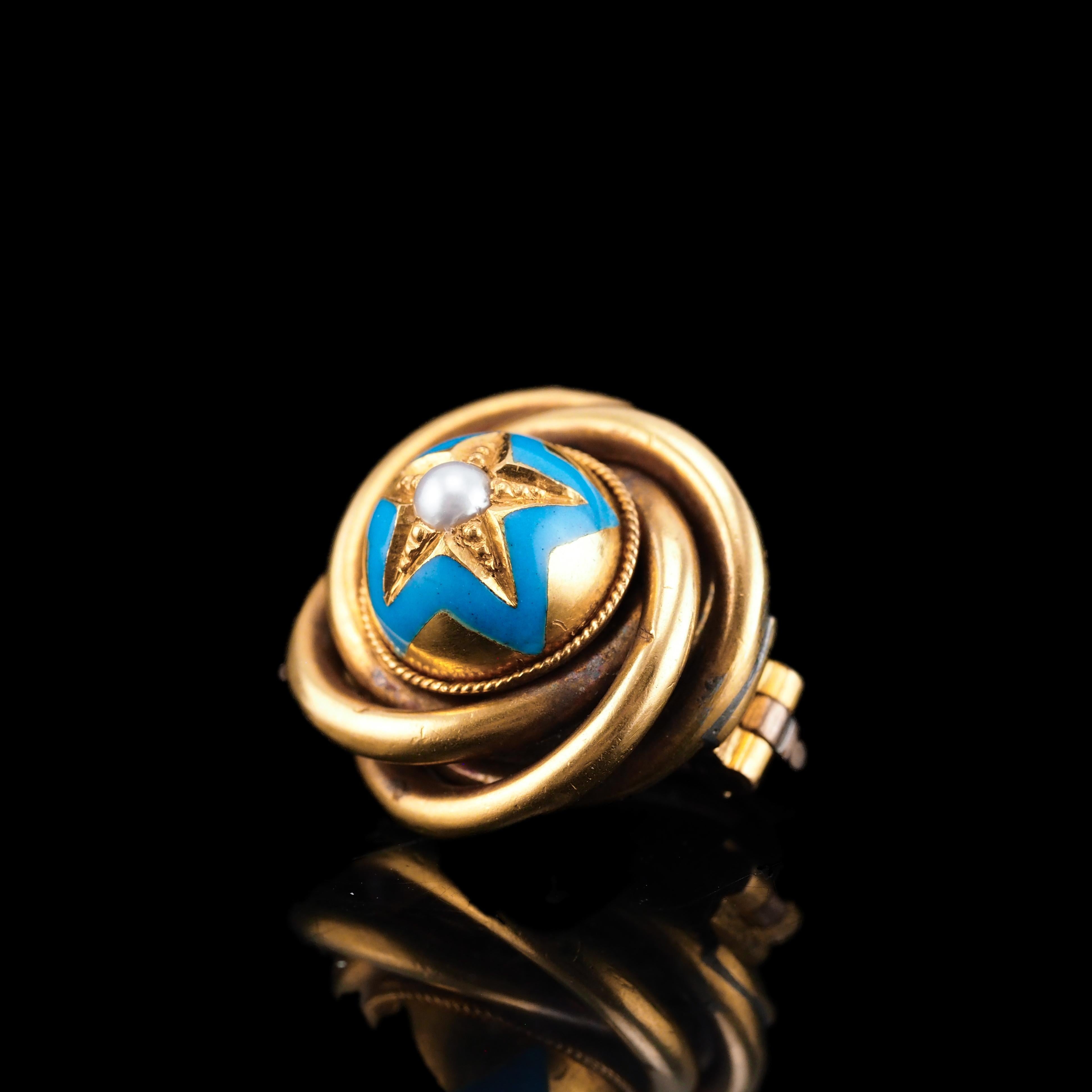 We are delighted to offer this charming antique Victorian 18ct gold enamel star brooch made c.1880. 
 
Modest in size yet striking in design, craftsmanship and style, this brooch is unapologetically Victorian with some of the era's most desirable