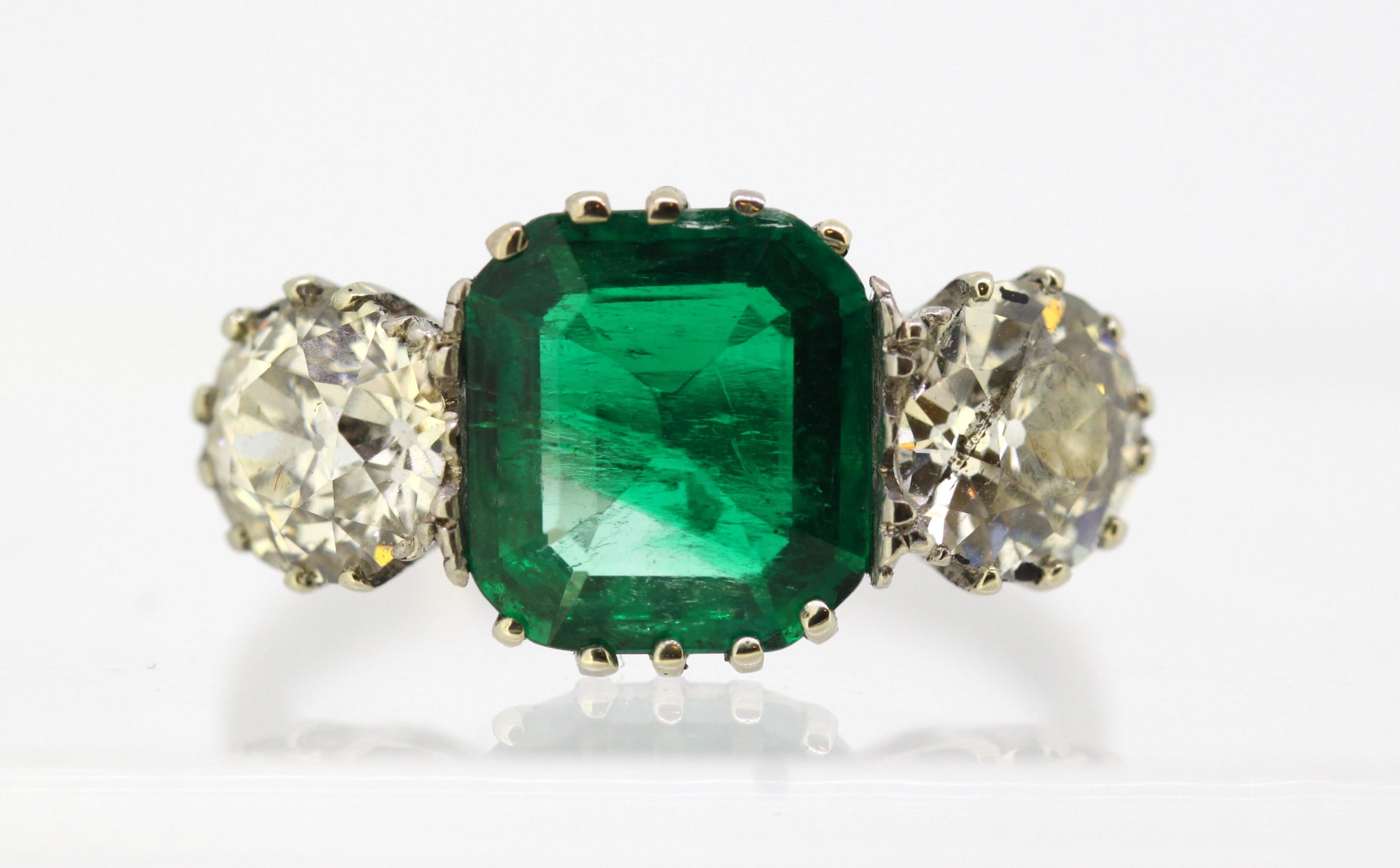 Antique Victorian 18 Karat Gold Three-Stone Emerald and Diamond Ring, England 8