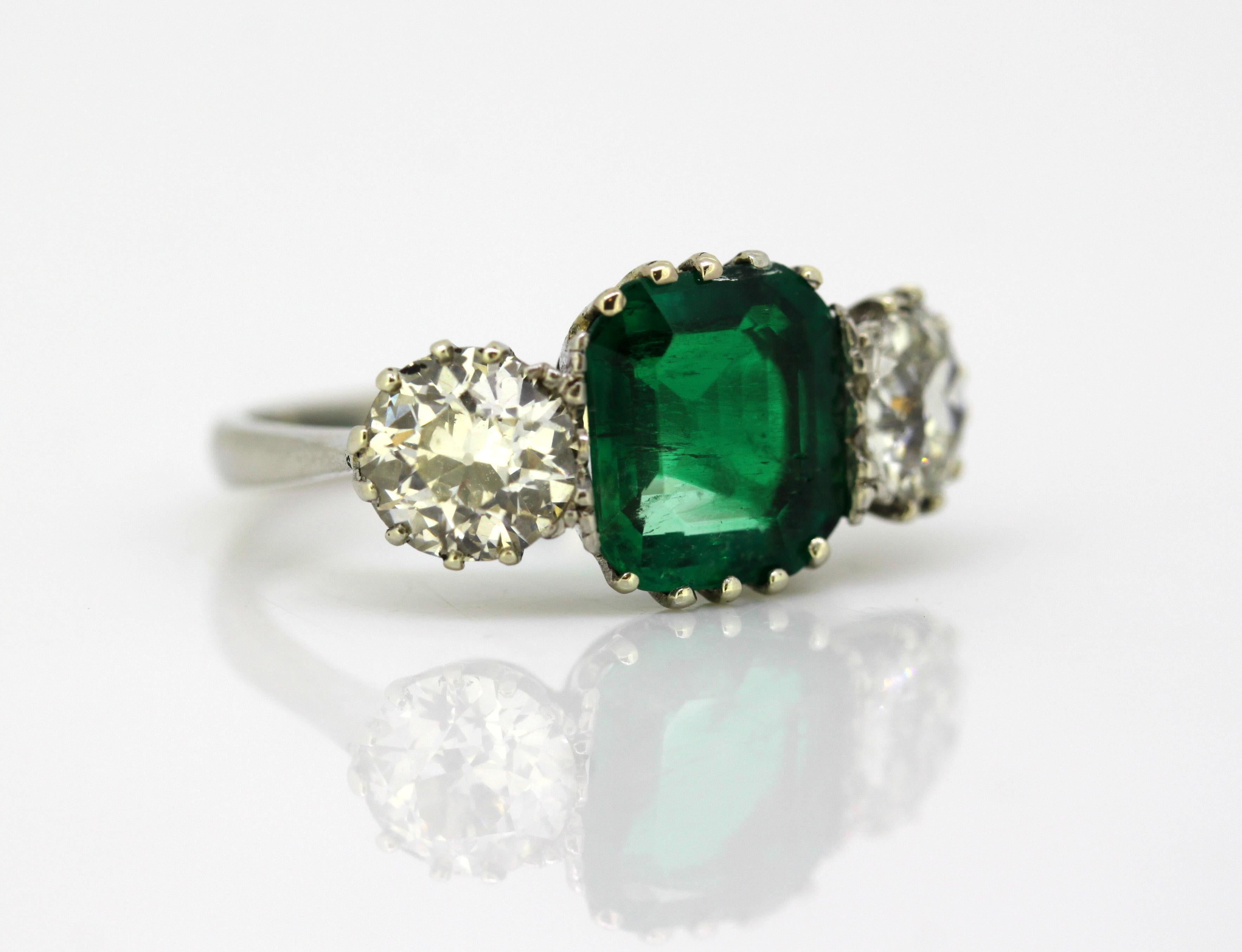 Antique Victorian 18 Karat Gold Three-Stone Emerald and Diamond Ring, England 2