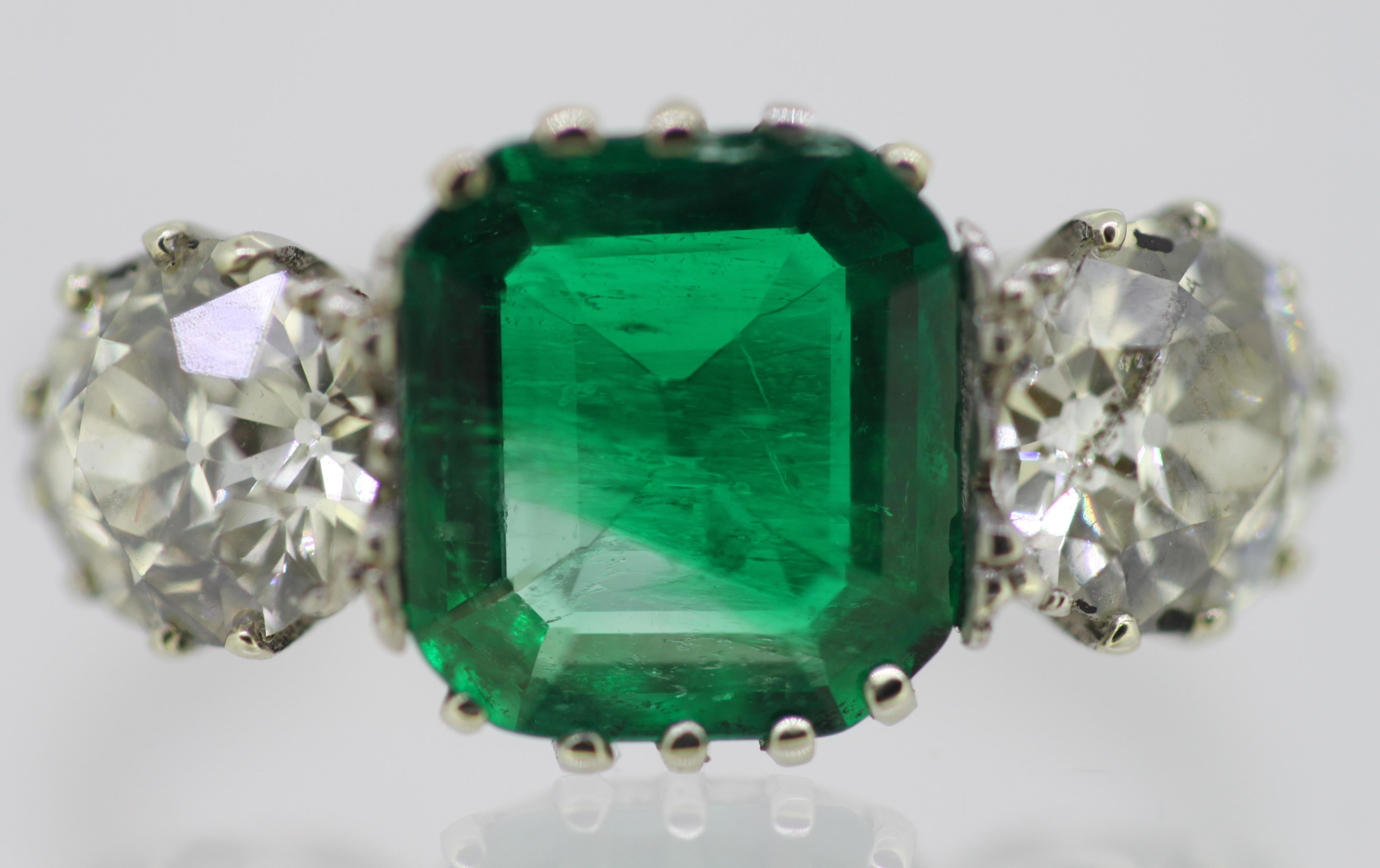 Antique Victorian 18 Karat Gold Three-Stone Emerald and Diamond Ring, England 3