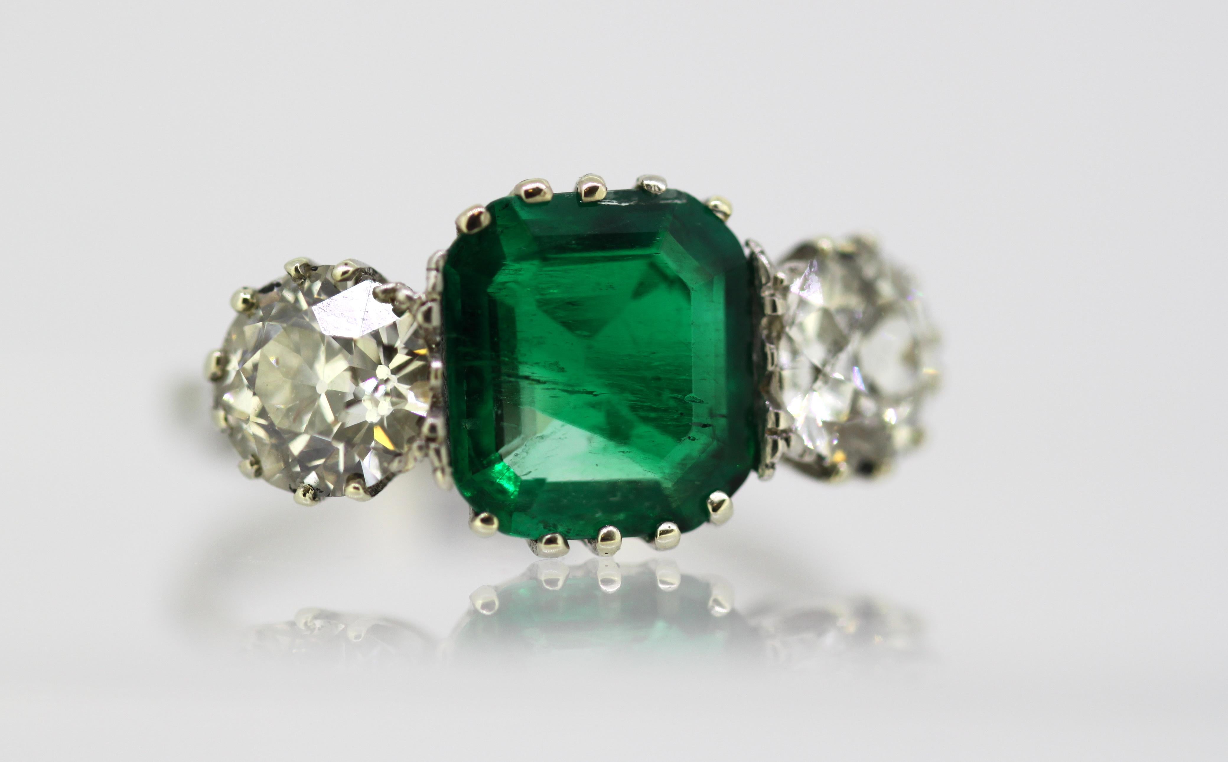 Antique Victorian 18 Karat Gold Three-Stone Emerald and Diamond Ring, England 4