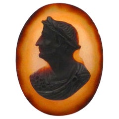 Antico anello vittoriano in oro 18 carati con cammeo in pasta di Tiberio Sheffield 1893