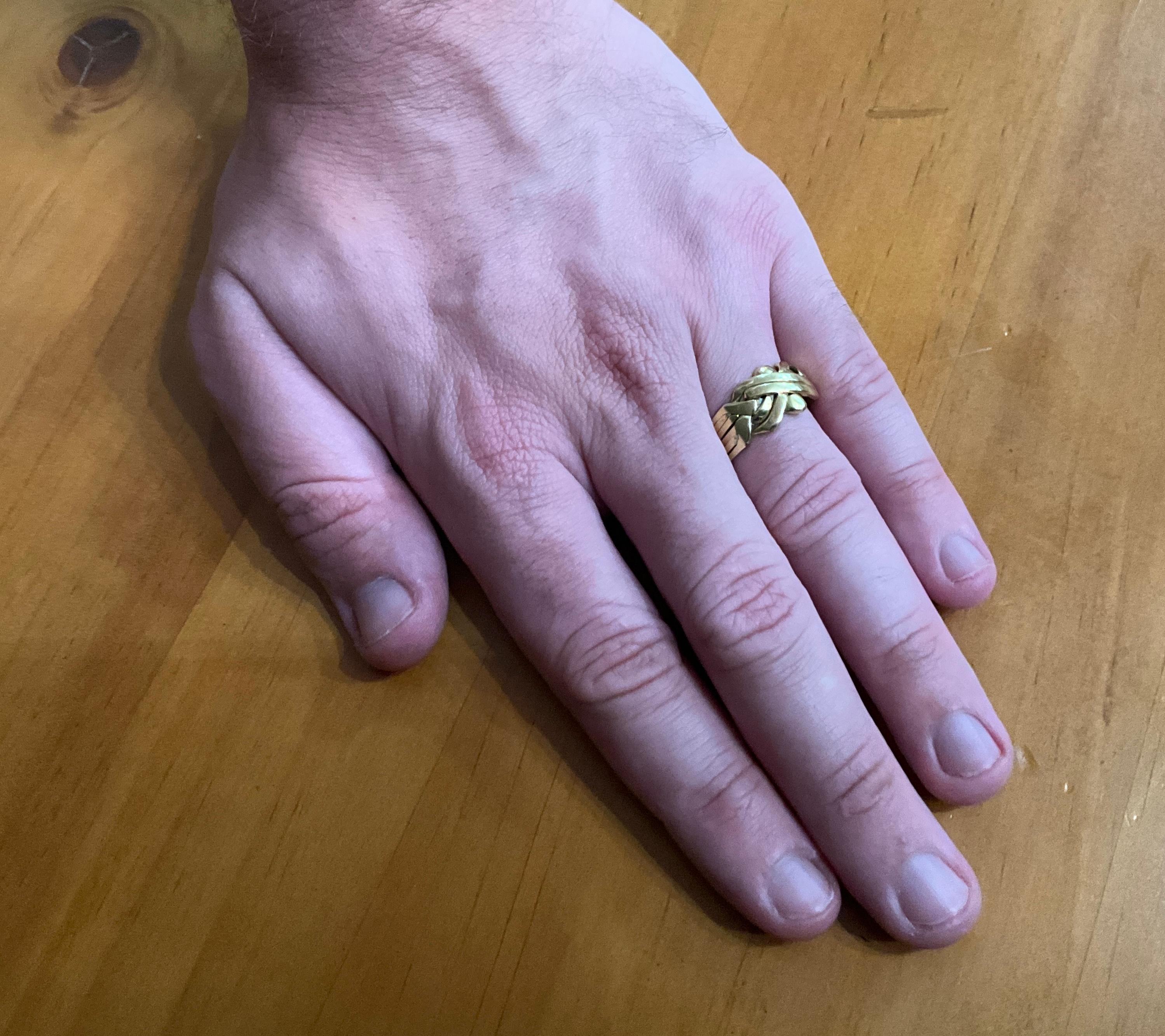 Ancienne bague victorienne 18K en forme de puzzle en vente 7
