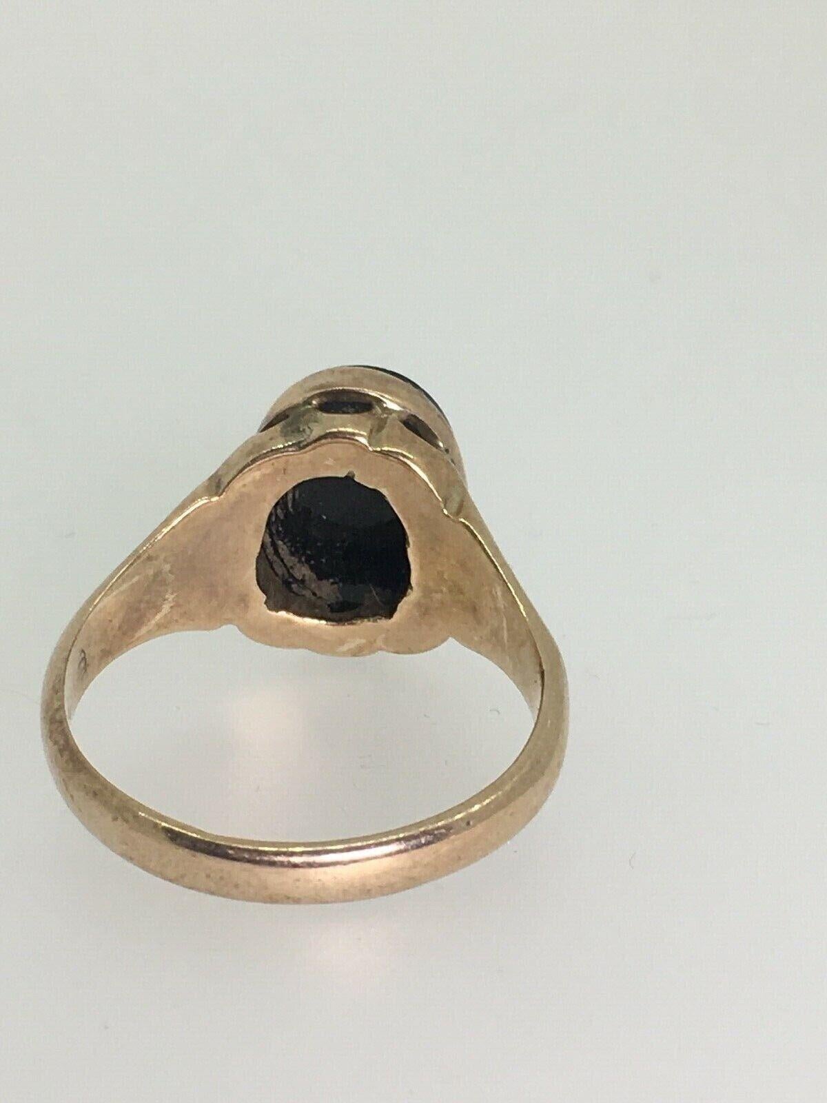 Antique Victorian 18K Rose Gold, Hardstone (Onyx) Cameo Signet Ring, c1870’s. In Excellent Condition For Sale In MELBOURNE, AU