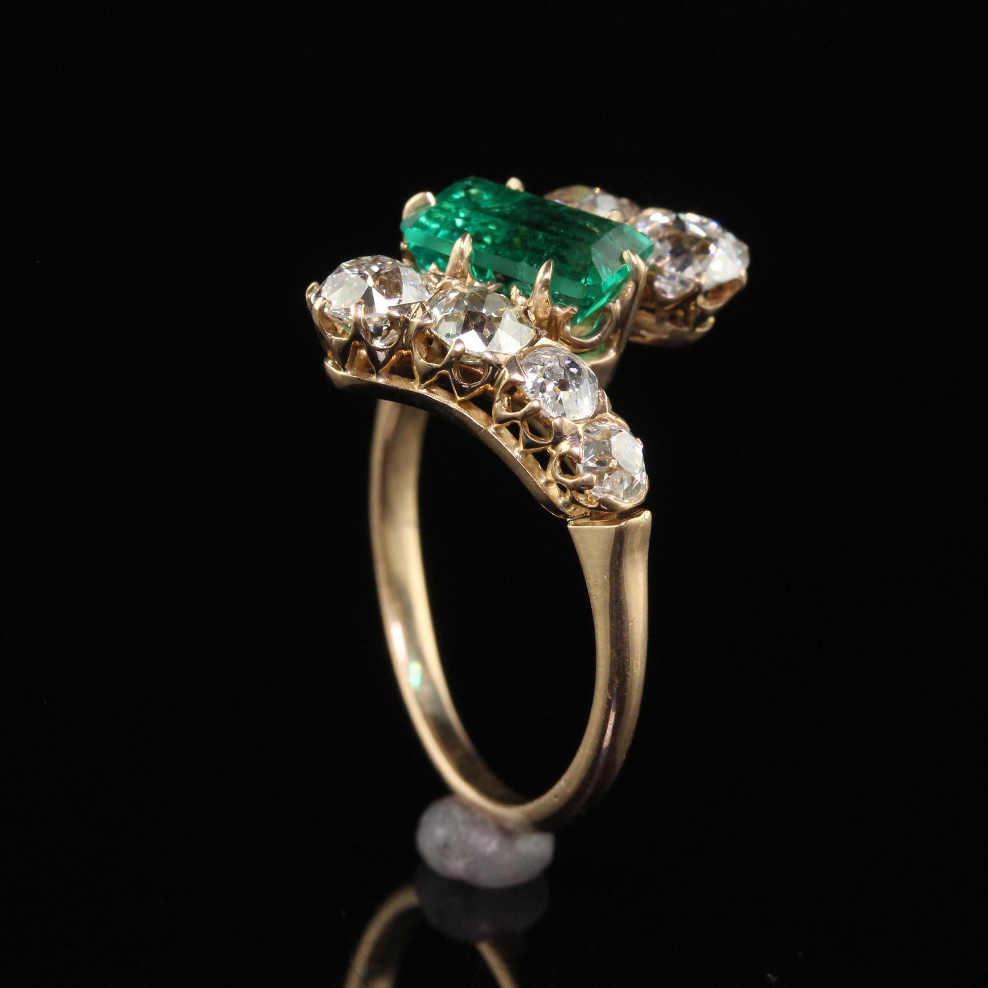 Bague de fiançailles victorienne ancienne en or rose 18 carats avec diamant taille vieille mine et émeraude - GIA en vente 3