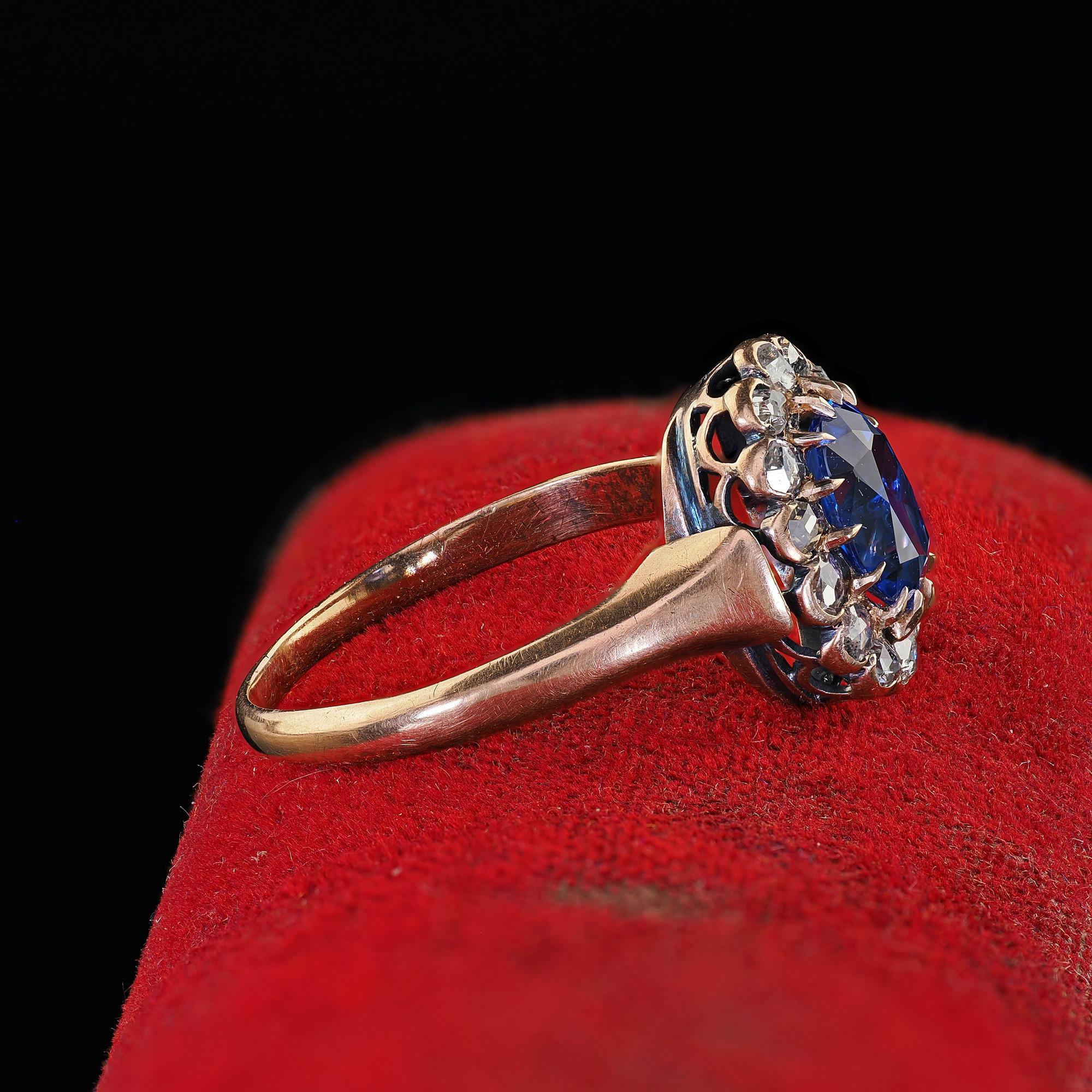 Taille ovale Bague de fiançailles victorienne ancienne en or rose 18 carats avec saphirs et diamants - GIA en vente