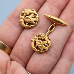 Boutons de manchette victoriens anciens en or massif 18 carats représentant un wyvern français - Bijoux mythologiques