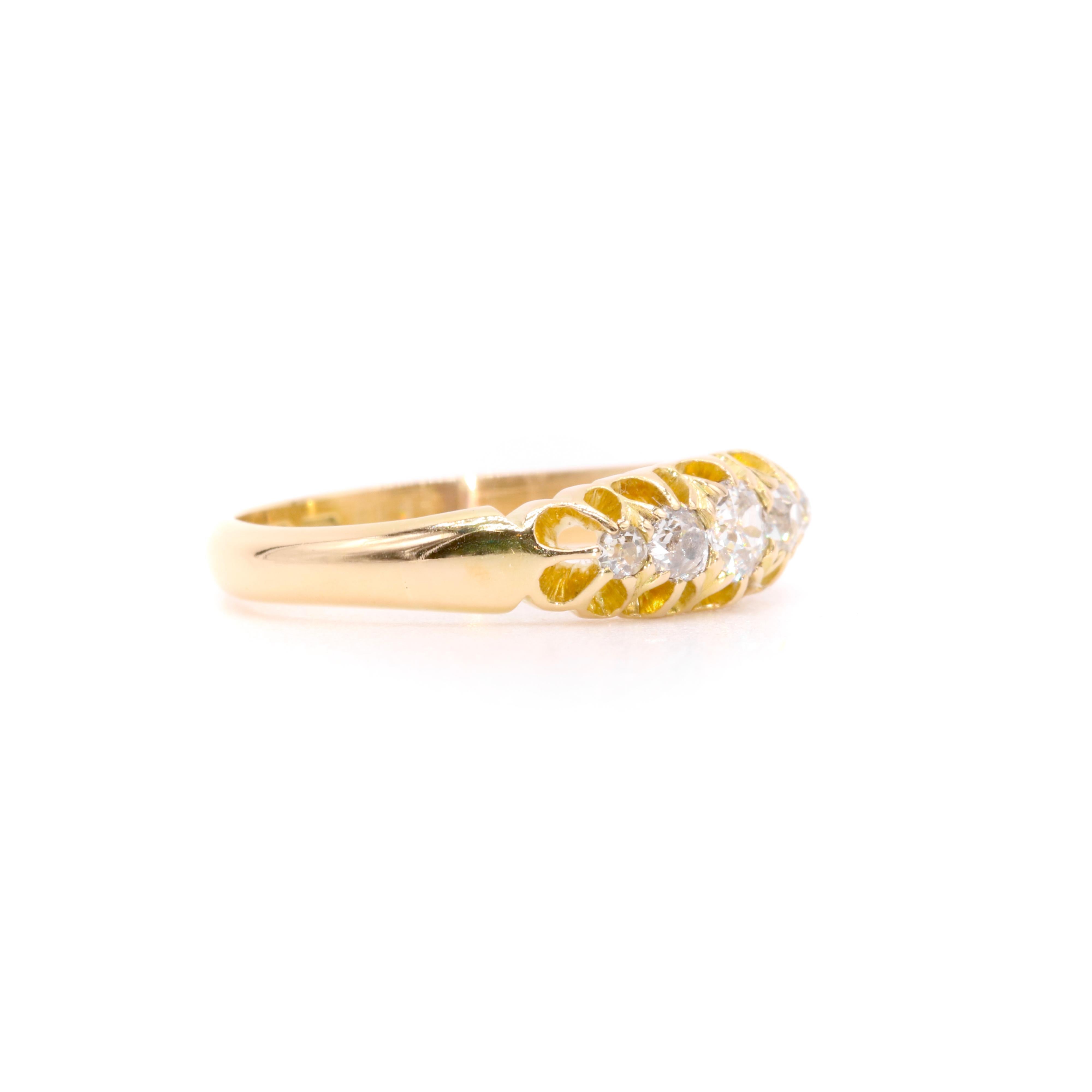 Taille vieille Europe Antique bague victorienne en or jaune 18 carats 0.27ctw Old European Cut Diamond 5 Stone Ring en vente