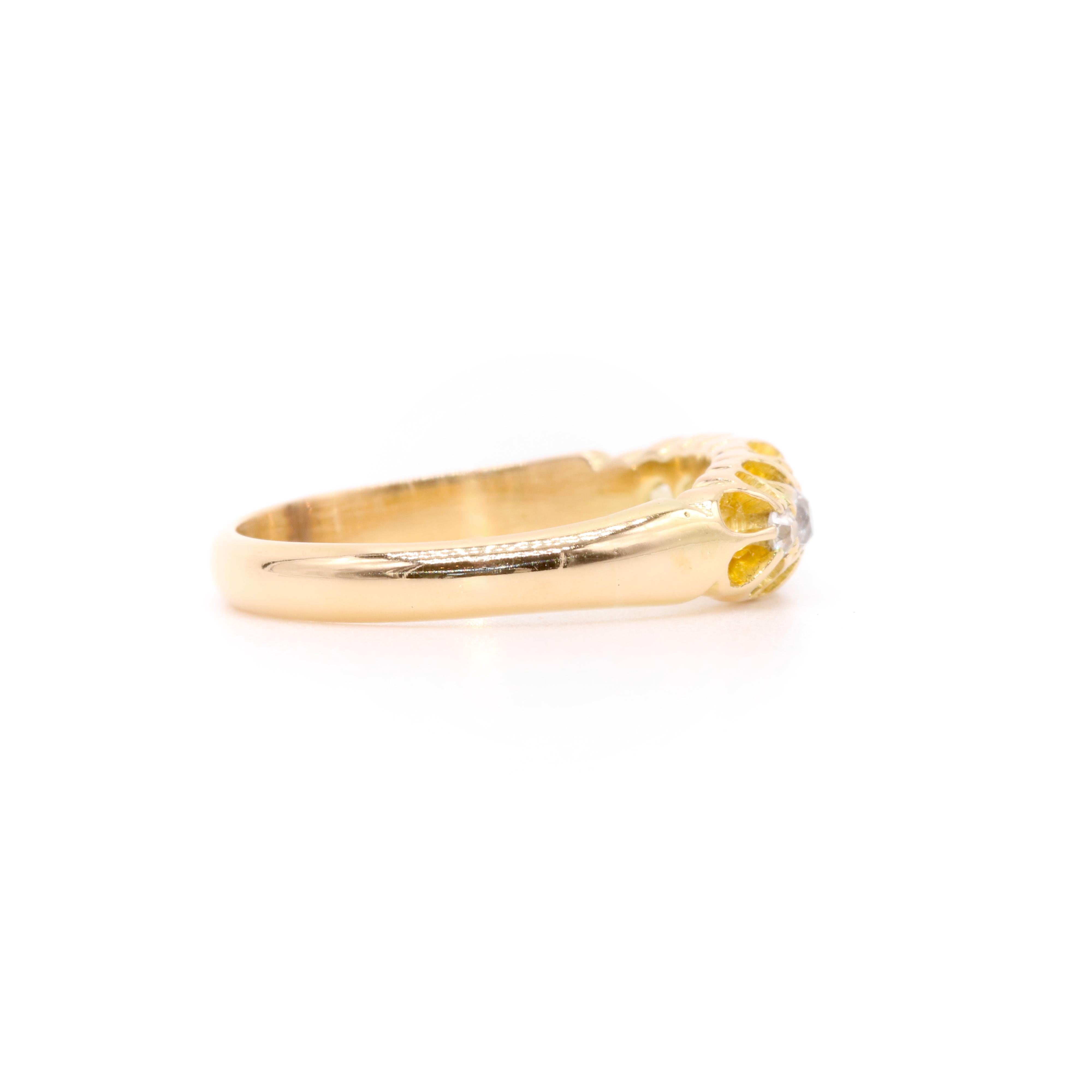 Antique bague victorienne en or jaune 18 carats 0.27ctw Old European Cut Diamond 5 Stone Ring Bon état - En vente à Staines-Upon-Thames, GB