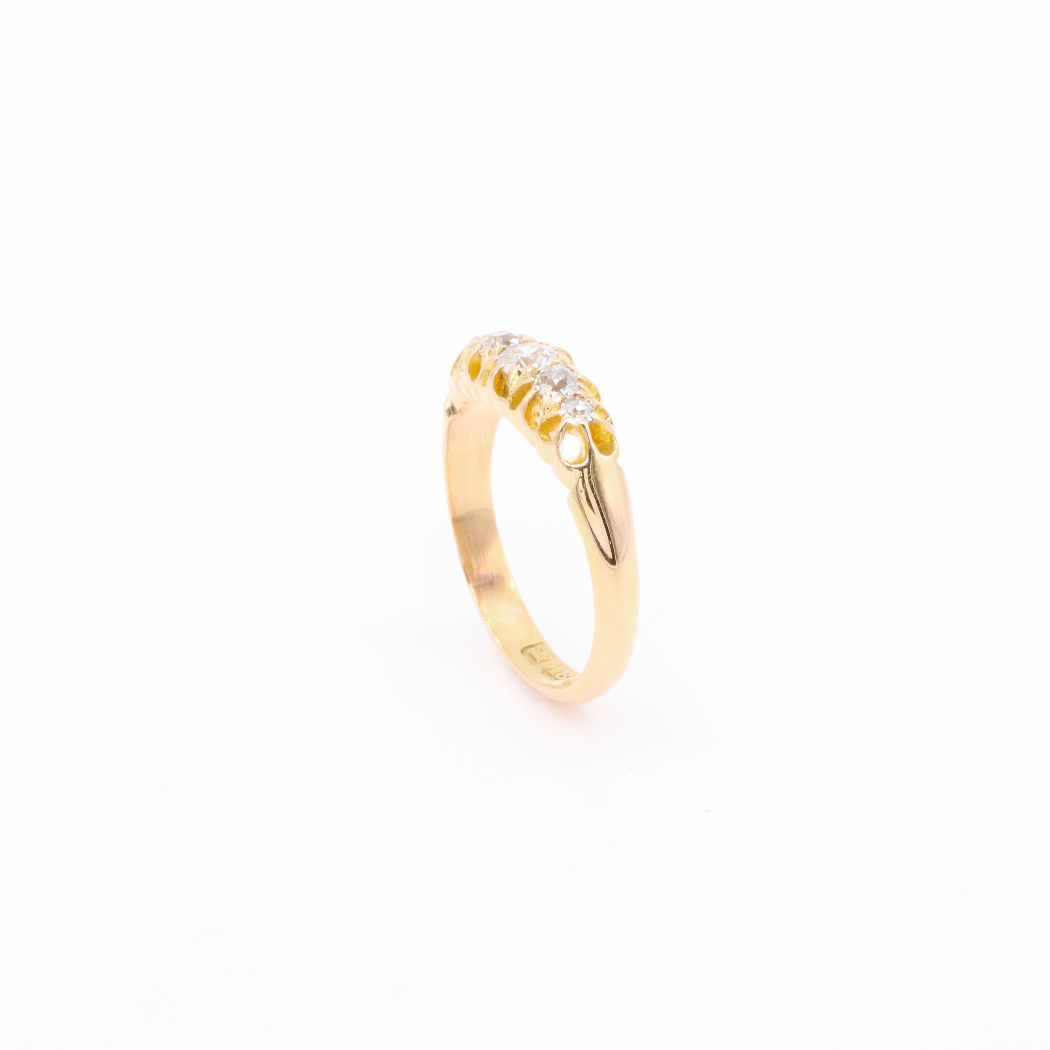 Antique bague victorienne en or jaune 18 carats 0.27ctw Old European Cut Diamond 5 Stone Ring en vente 1