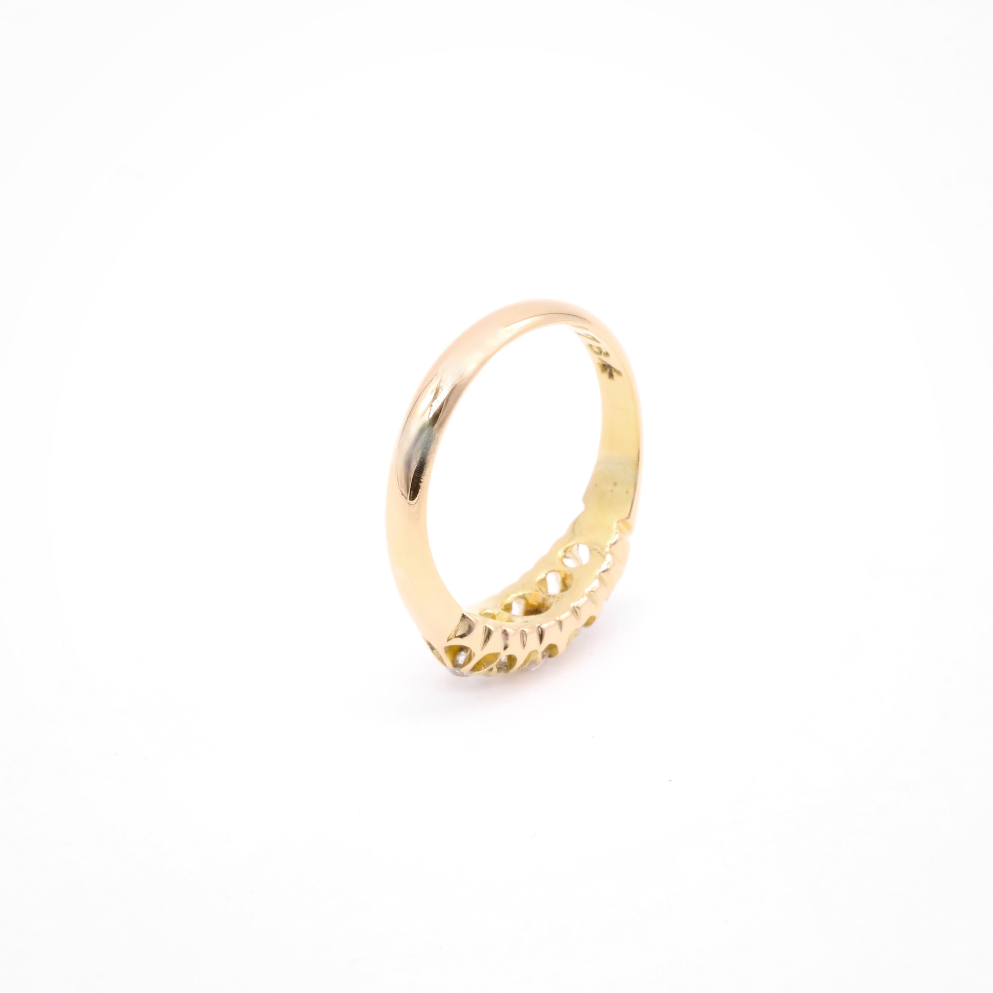 Antique bague victorienne en or jaune 18 carats 0.27ctw Old European Cut Diamond 5 Stone Ring en vente 2