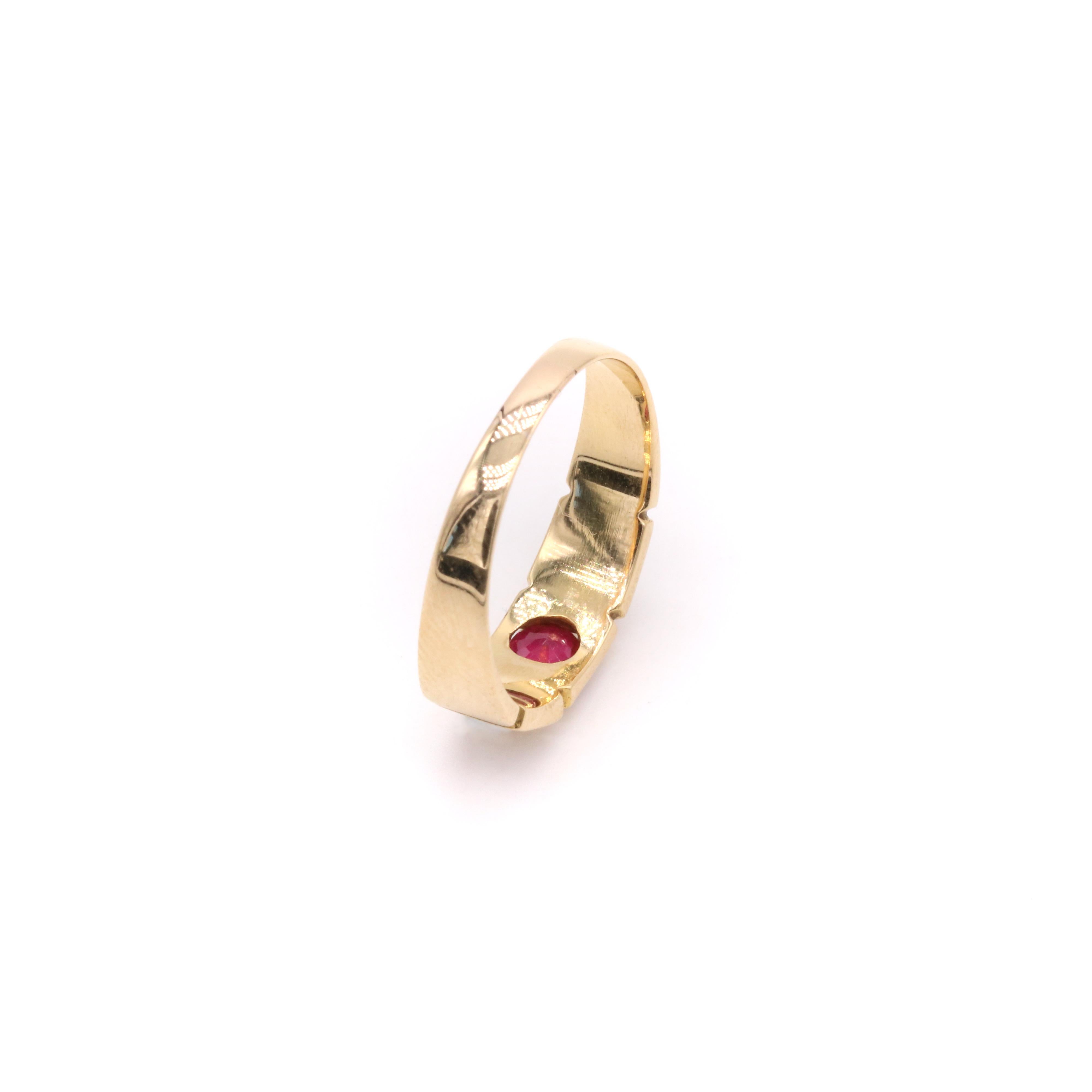 Antique Victorian 18K Yellow Gold 0.31ct Ruby and Pearl Trilogy Band Ring For Sale 4