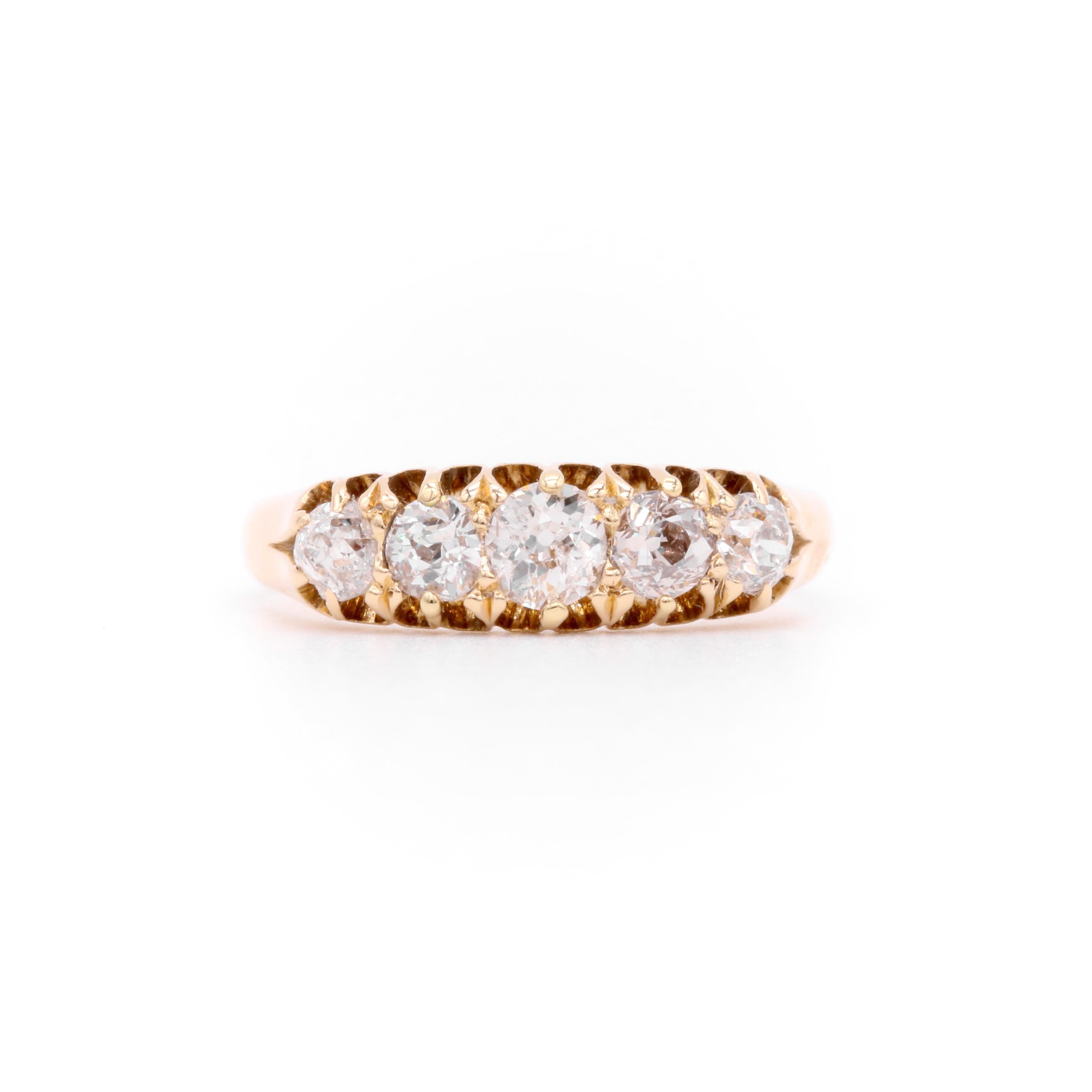 Antiker viktorianischer 18K Gelbgold 0,7ctw Old European Cut Diamond 5 Stone Ring (Viktorianisch) im Angebot