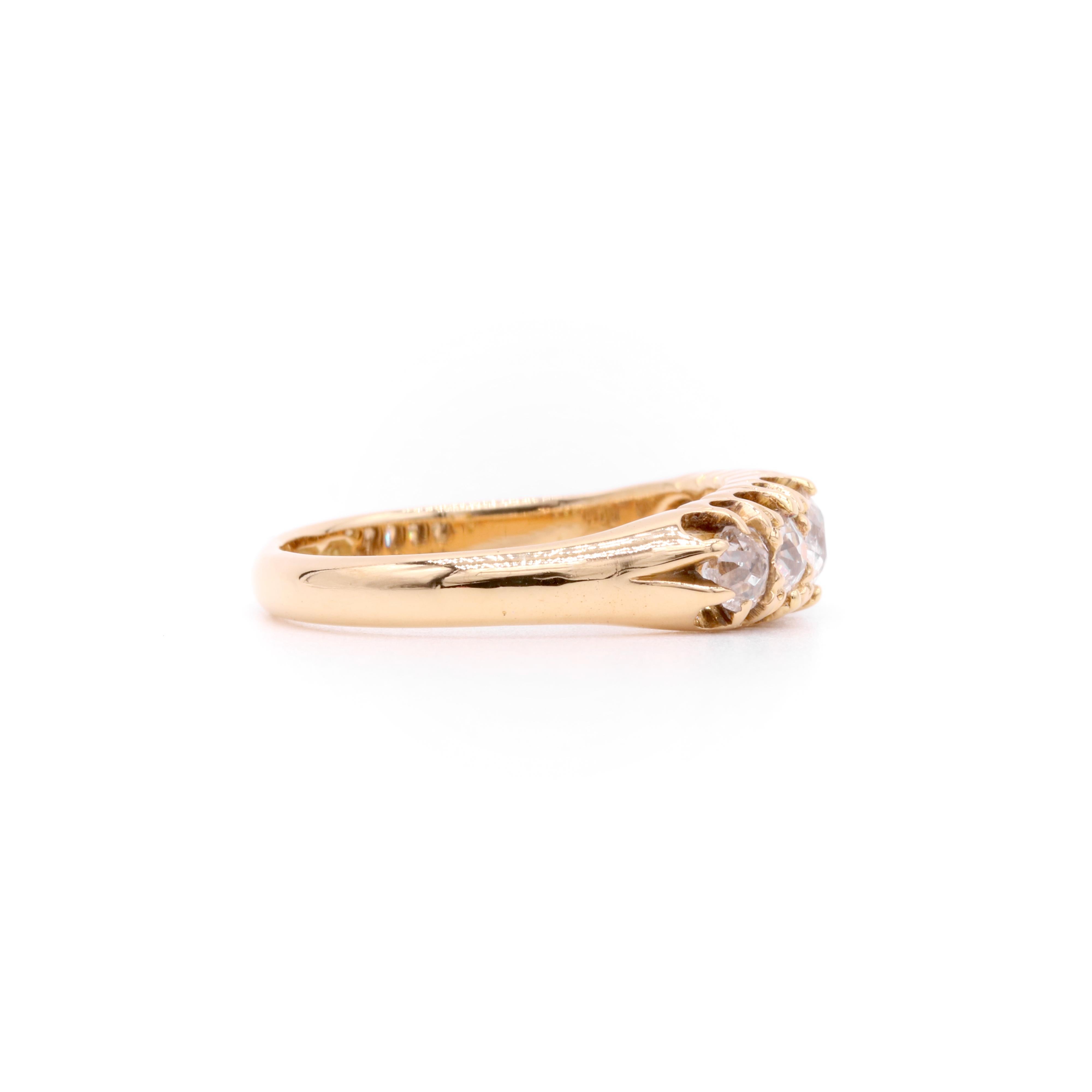 Antiker viktorianischer 18K Gelbgold 0,7ctw Old European Cut Diamond 5 Stone Ring für Damen oder Herren im Angebot