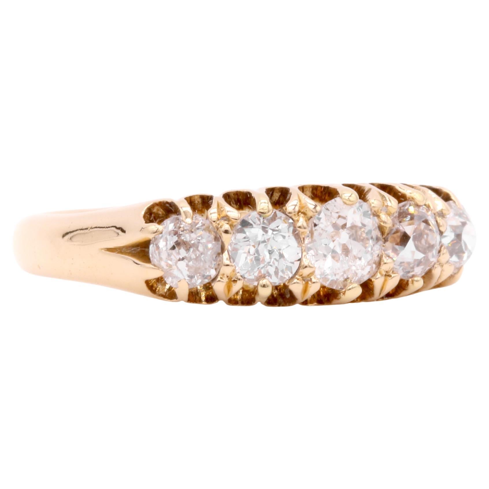 Antiker viktorianischer 18K Gelbgold 0,7ctw Old European Cut Diamond 5 Stone Ring im Angebot