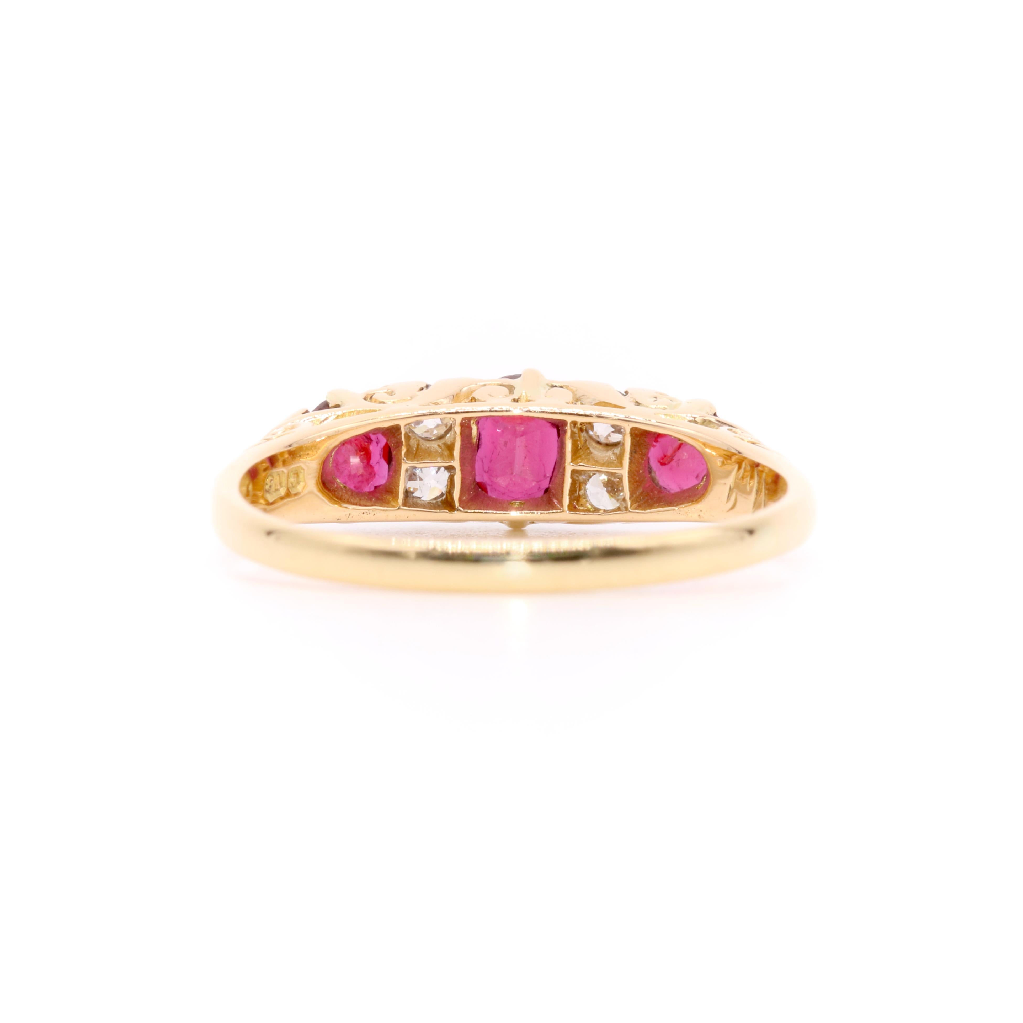Antique bague victorienne en or jaune 18 carats avec rubis et diamants taille ancienne à 7 pierres Unisexe en vente