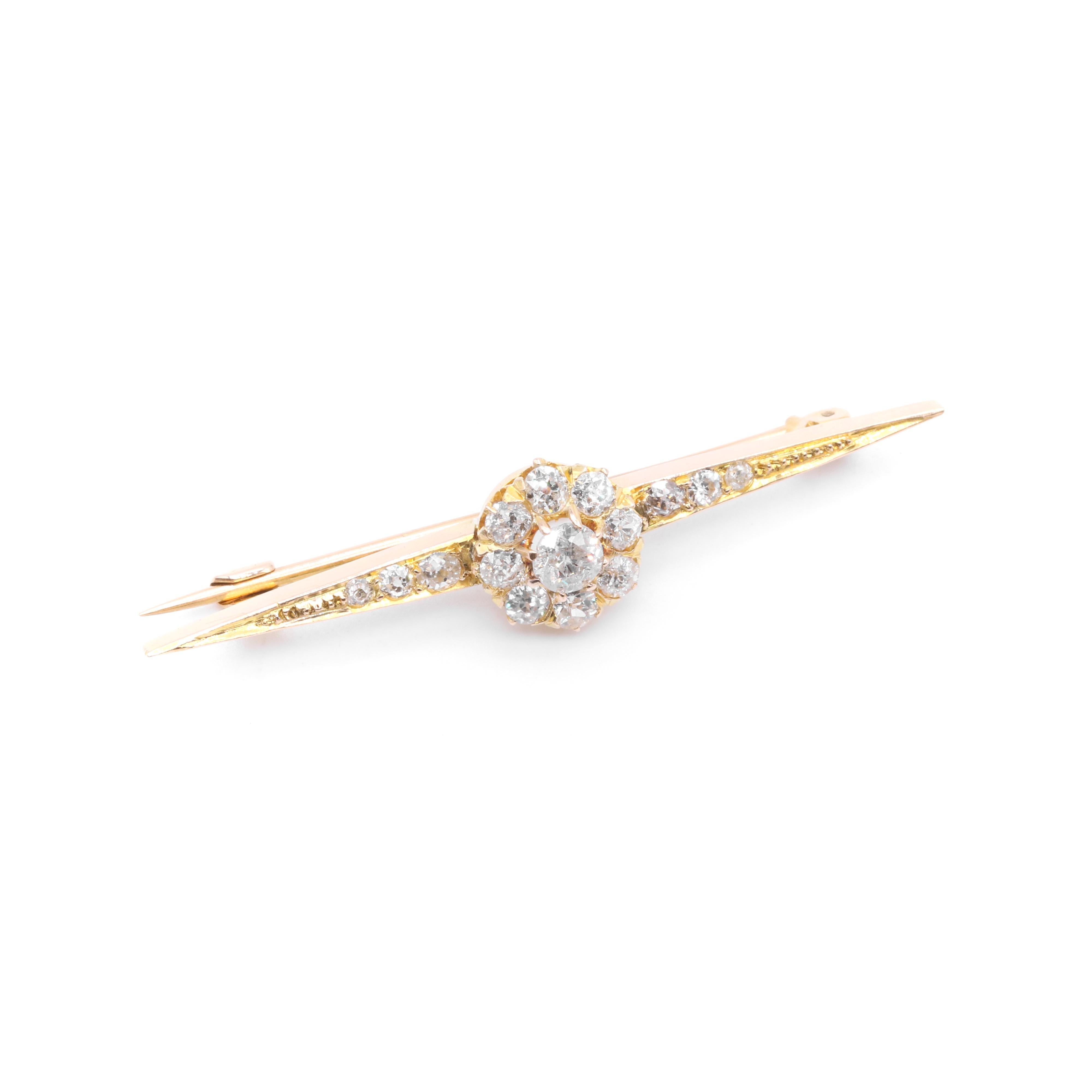 Women's or Men's Antique Victorian 18K Yellow Gold 1.73ctw Diamond Daisy Cluster Brooch For Sale
