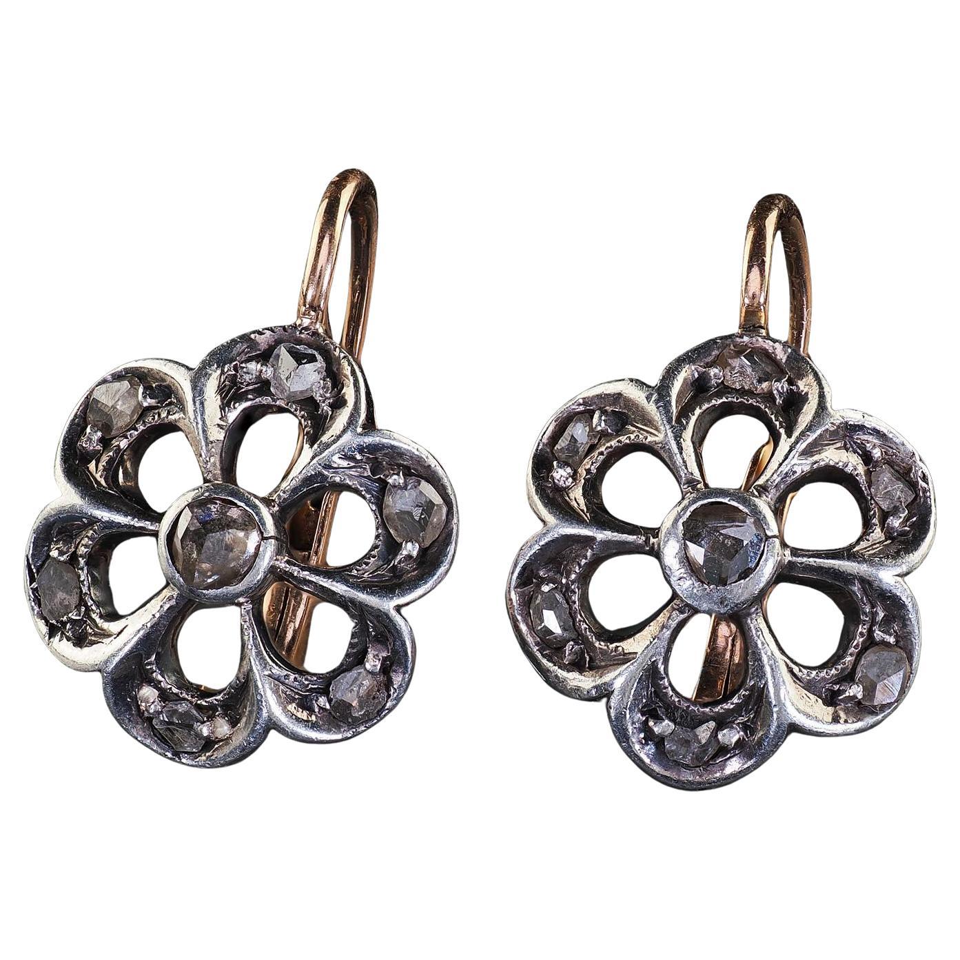 Boucles d
oreilles victoriennes antiques en or jaune 18K et argent avec diamants taillés en rose