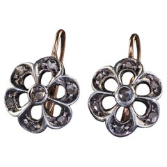 Boucles d
oreilles victoriennes antiques en or jaune 18K et argent avec diamants taillés en rose