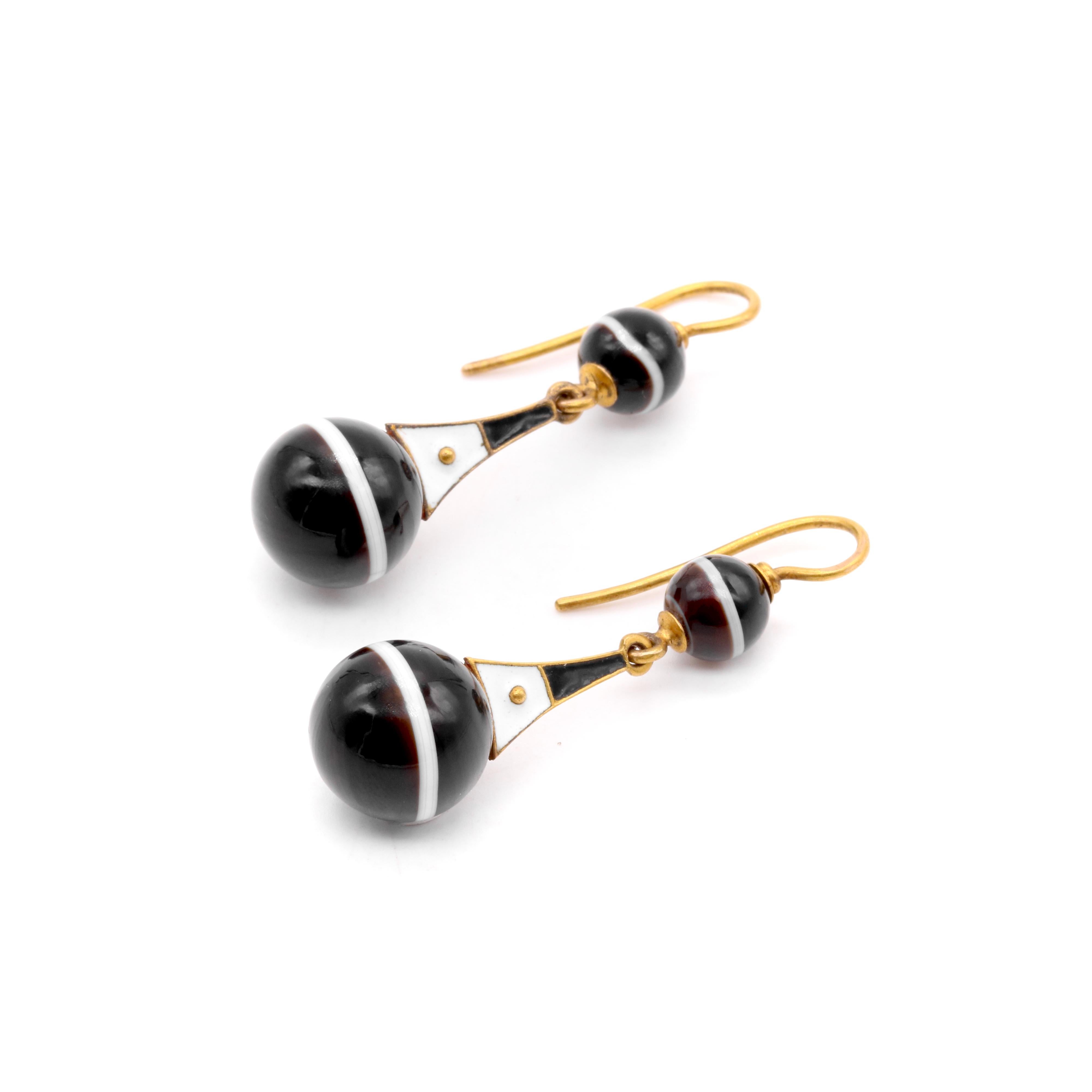 Women's or Men's Antique Victorian 18K Yellow Gold Banded Agate & Black and White Enamel Earrings For Sale