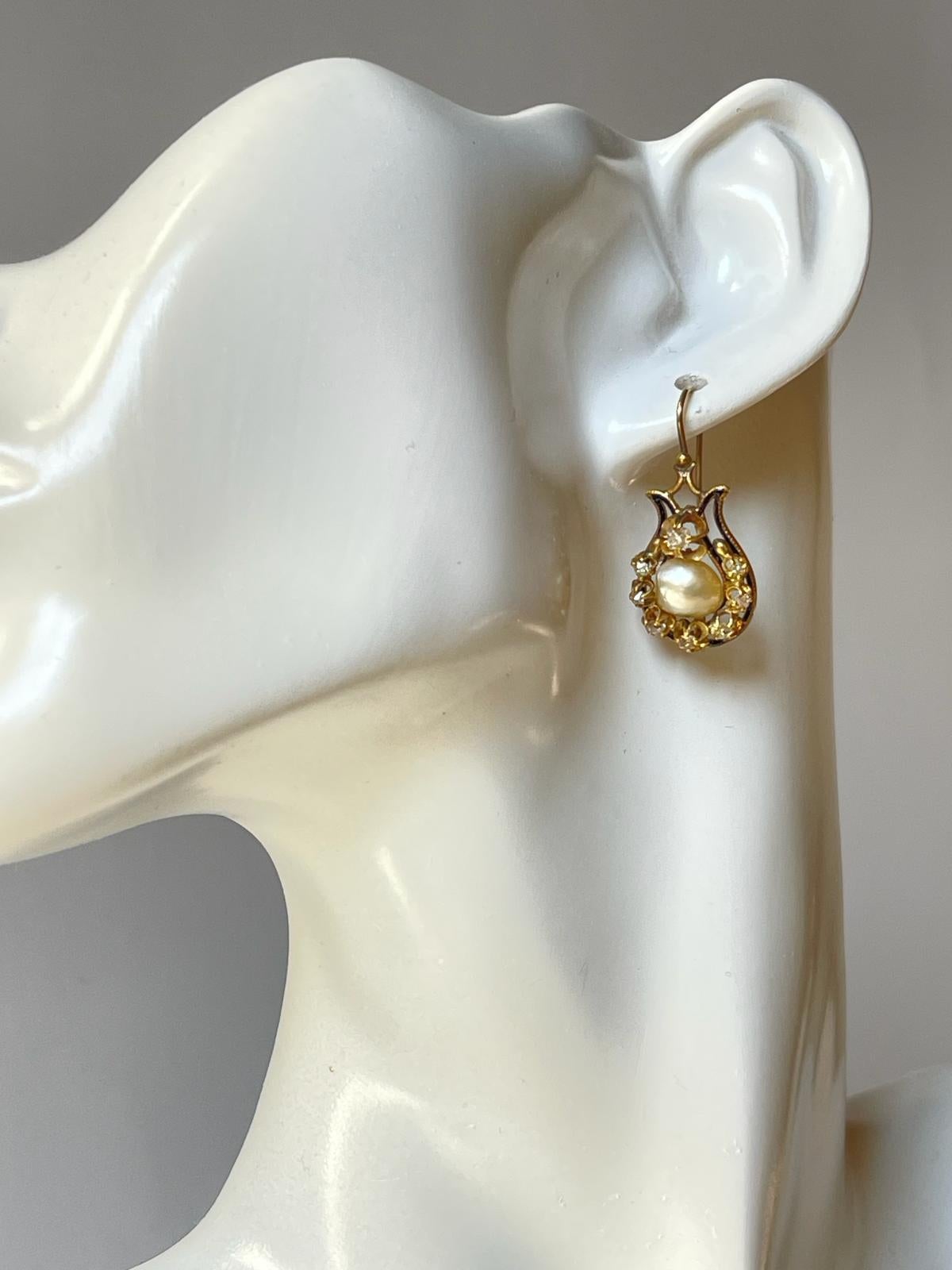 Women's or Men's Antique Victorian 18K yellow gold black enameled natural pearl earrings C 1880 For Sale